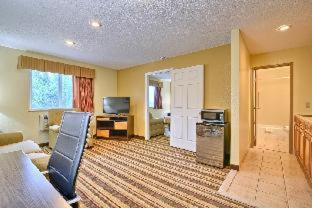 Standard Double Room with Two Double Beds - Non-Smoking - Photo 4