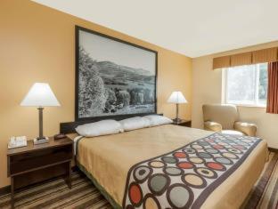 Queen Room with Bath Tub - Mobility/Hearing Accessible - Non-Smoking photo 1