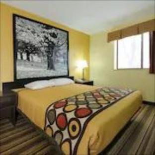 Deluxe King Room - Non-Smoking - Photo 3