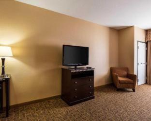 King Room with Sofa Bed - Non-Smoking - Photo 5