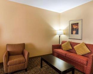 Queen Room with Two Queen Beds and Sofa Bed - Photo 1