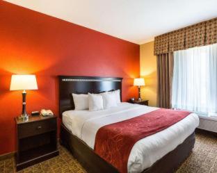 Queen Room with Two Queen Beds and Sofa Bed - Photo 2