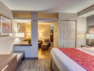 King Suite with Sofa Bed - Disability Access/Non-Smoking - Photo 4