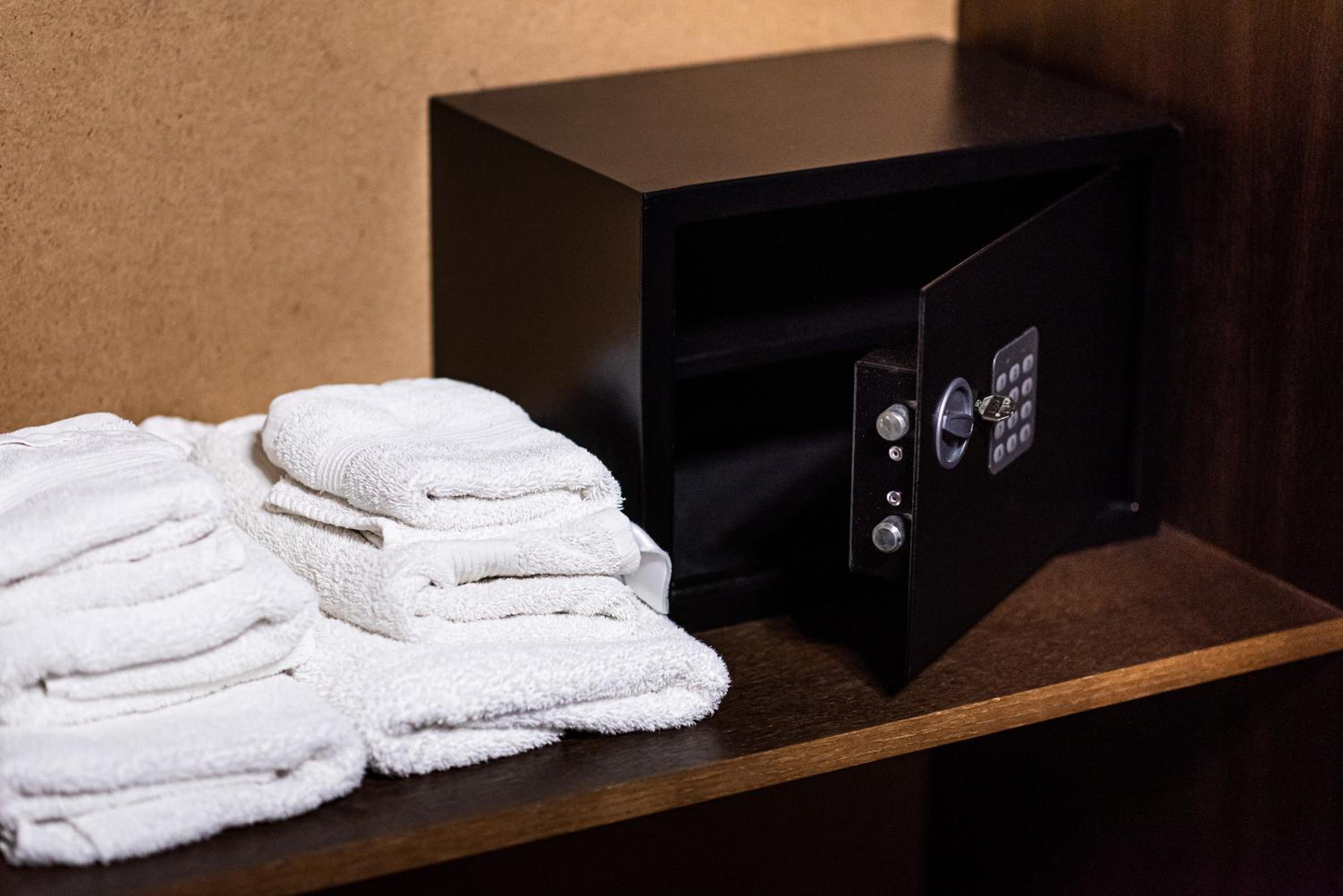 Twin Room with Shower photo 3