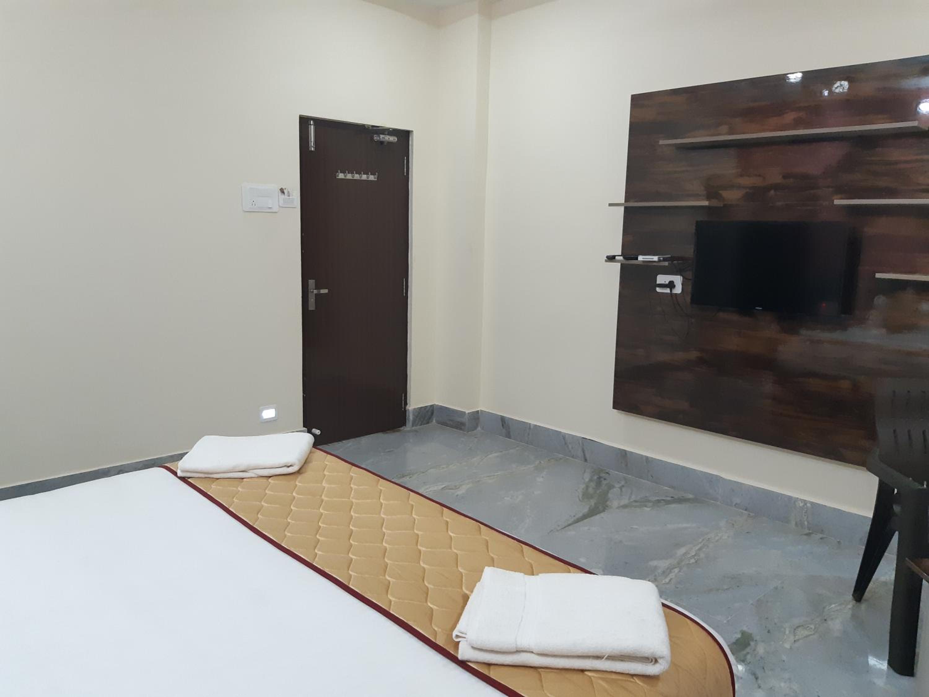 Deluxe Double Room - Photo 14