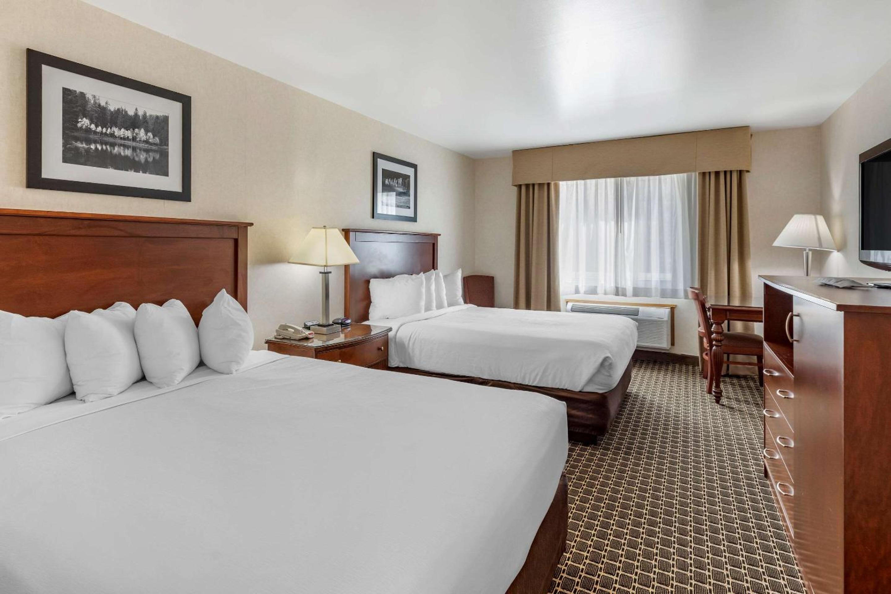 Queen Room with Two Queen Beds  - Non-Smoking - Photo 1