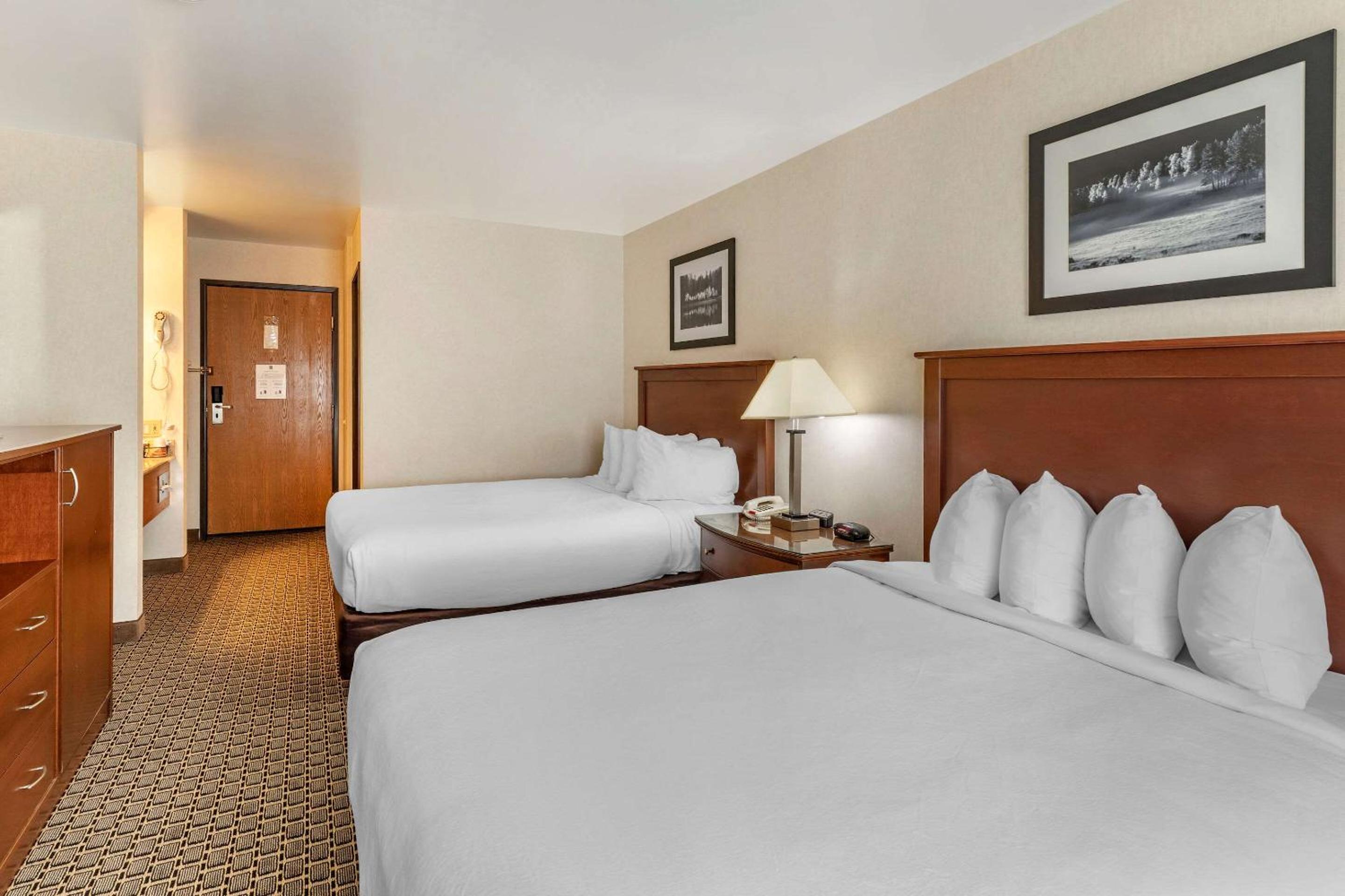 Queen Room with Two Queen Beds  - Non-Smoking - Photo 3