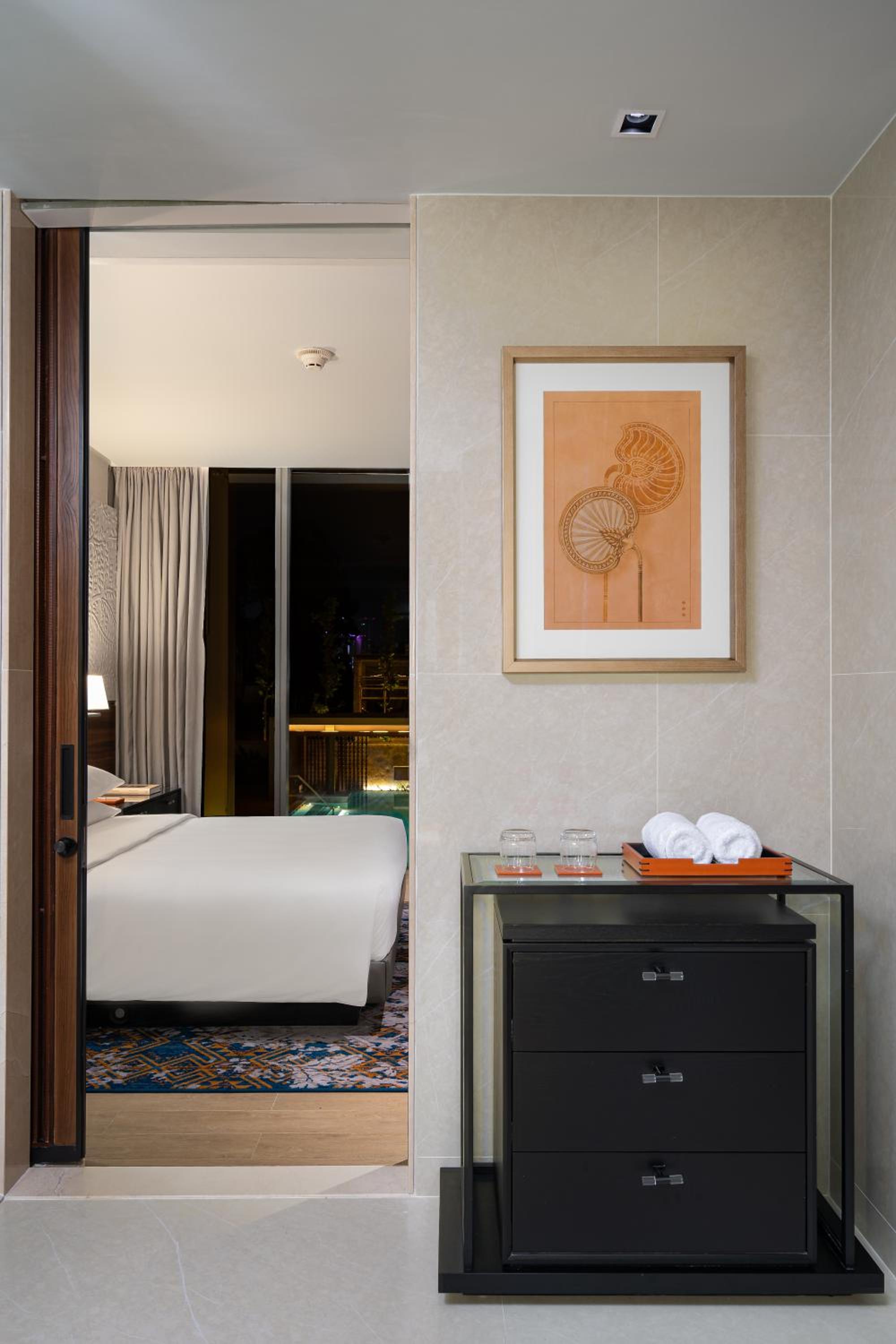 Royal Suite with Pool View - Photo 2