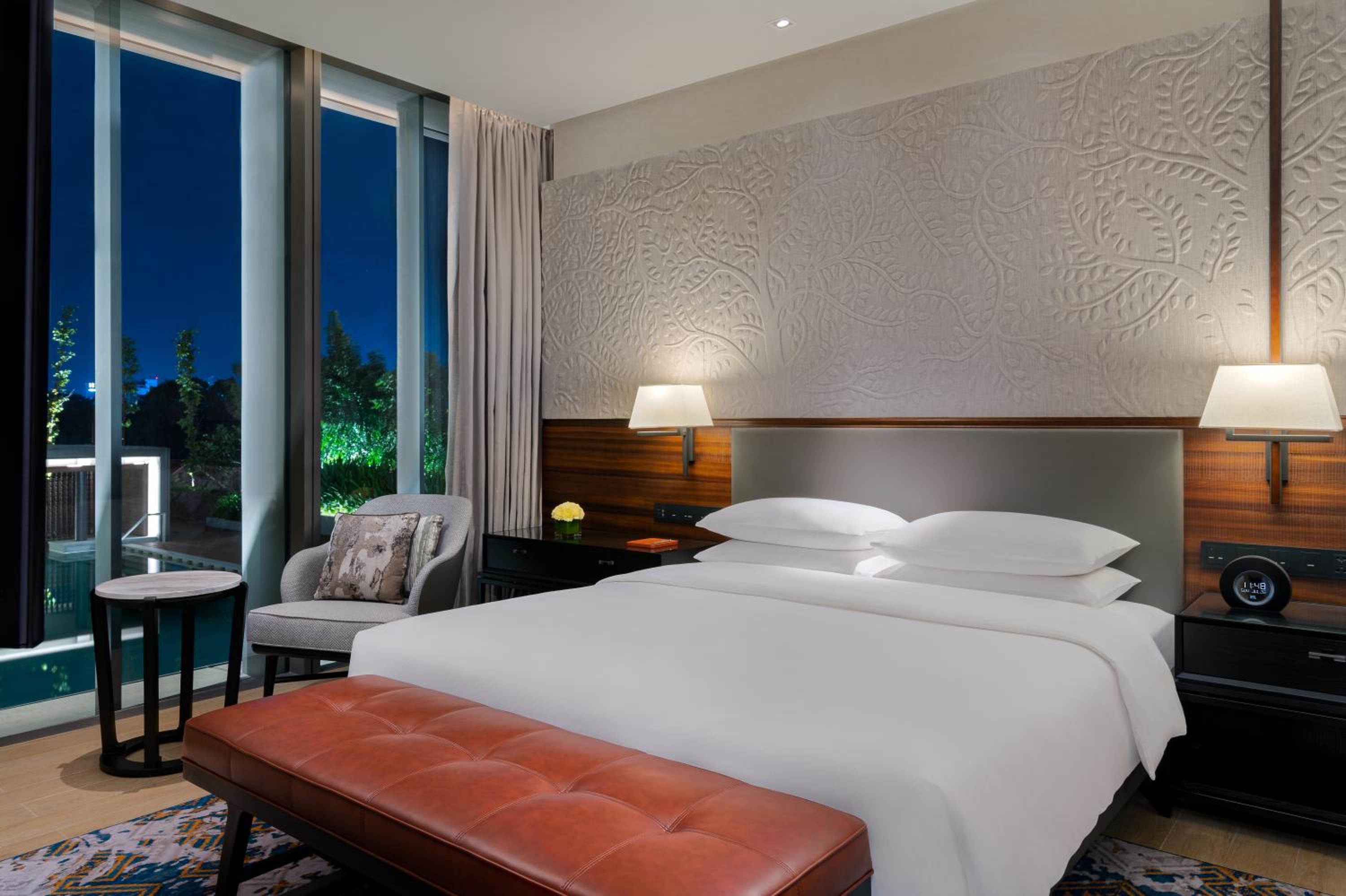 Royal Suite with Pool View - Photo 3