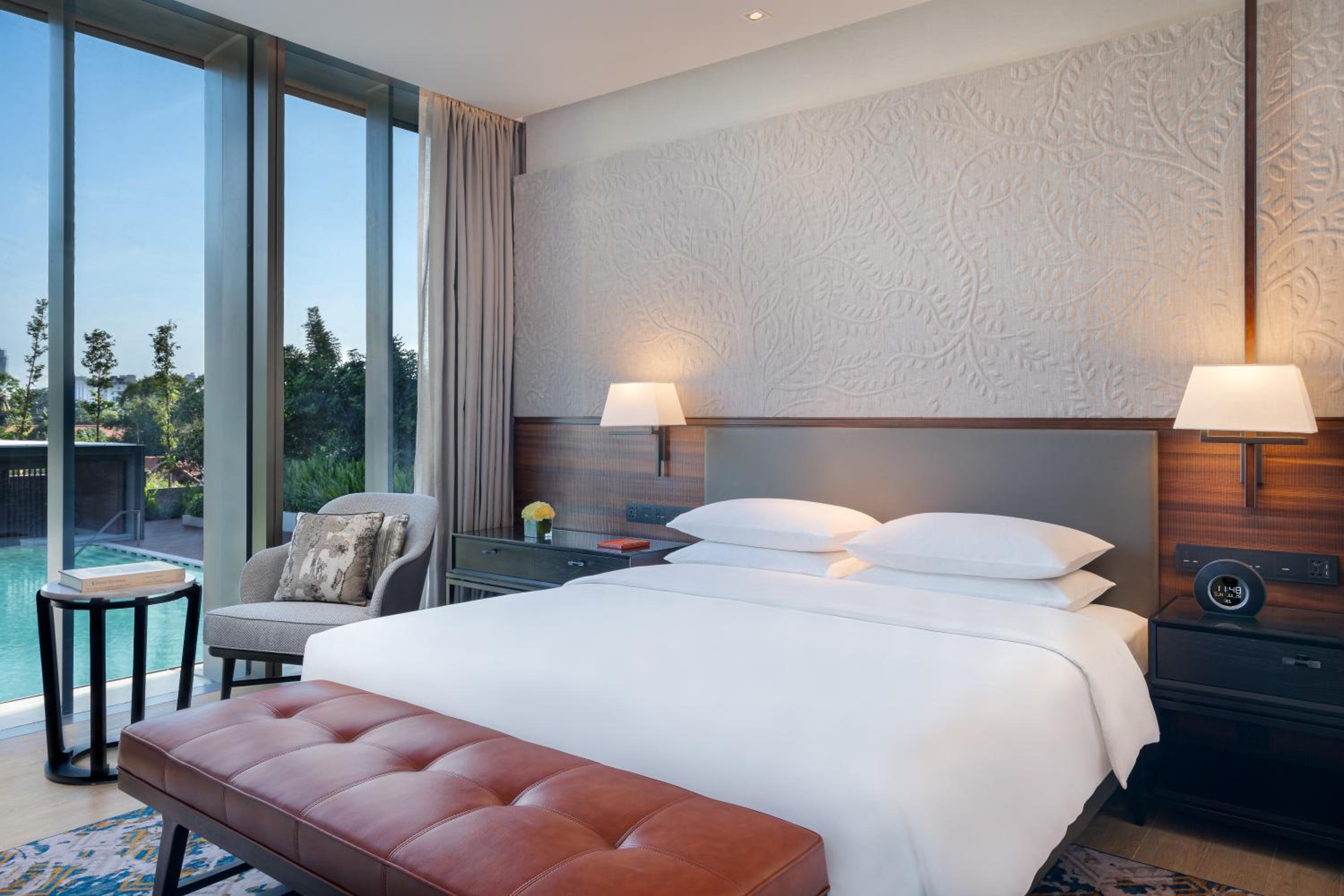 Royal Suite with Pool View - Photo 10