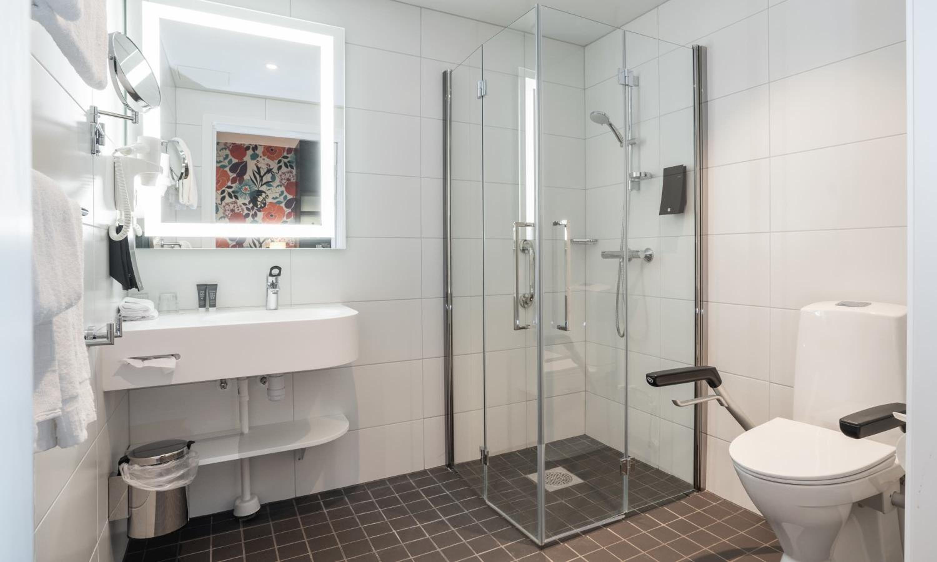 Double or Twin Room - Disability Access - Photo 3