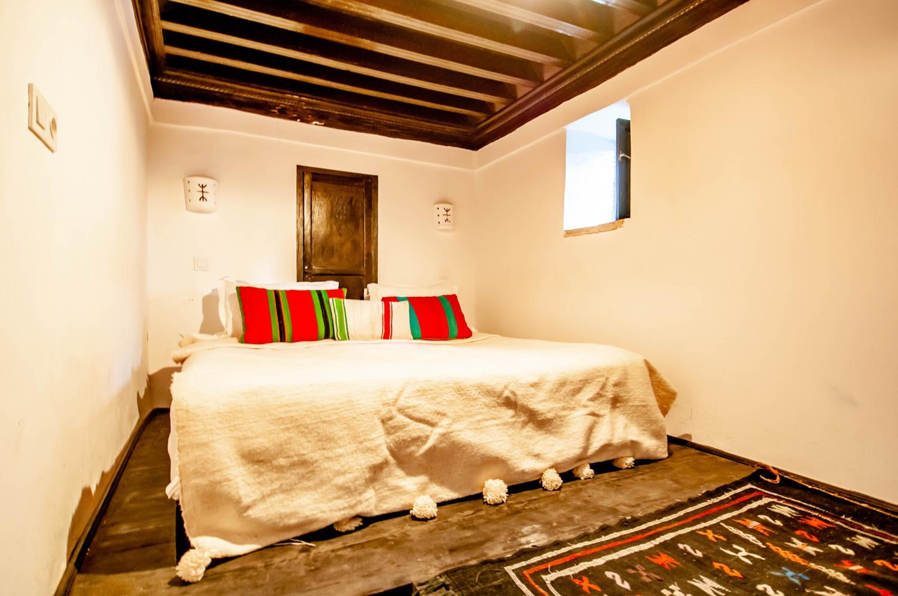 Double or Triple Room with Private Bathroom - Photo 24
