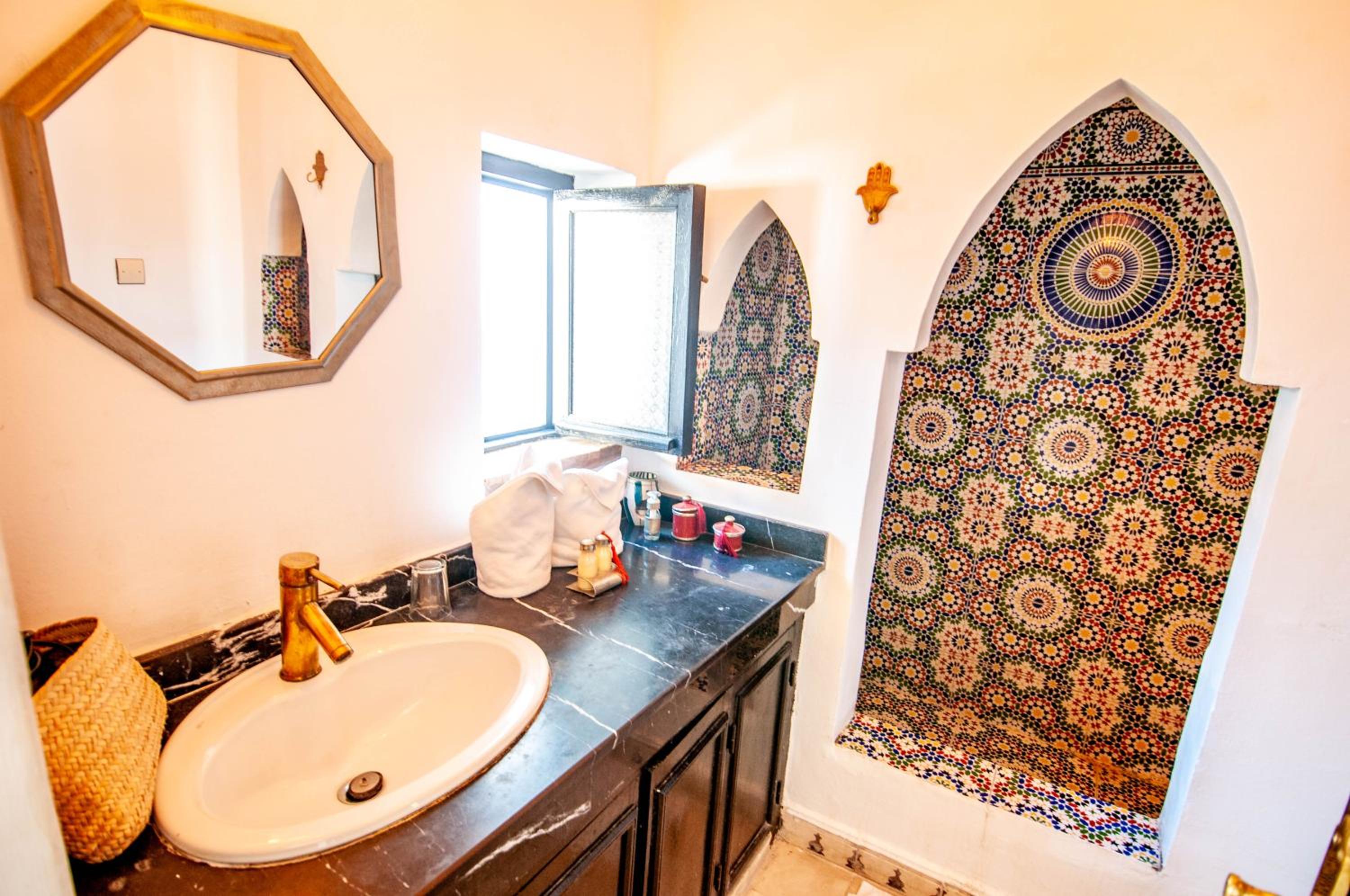 Double or Triple Room with Private Bathroom - Photo 20