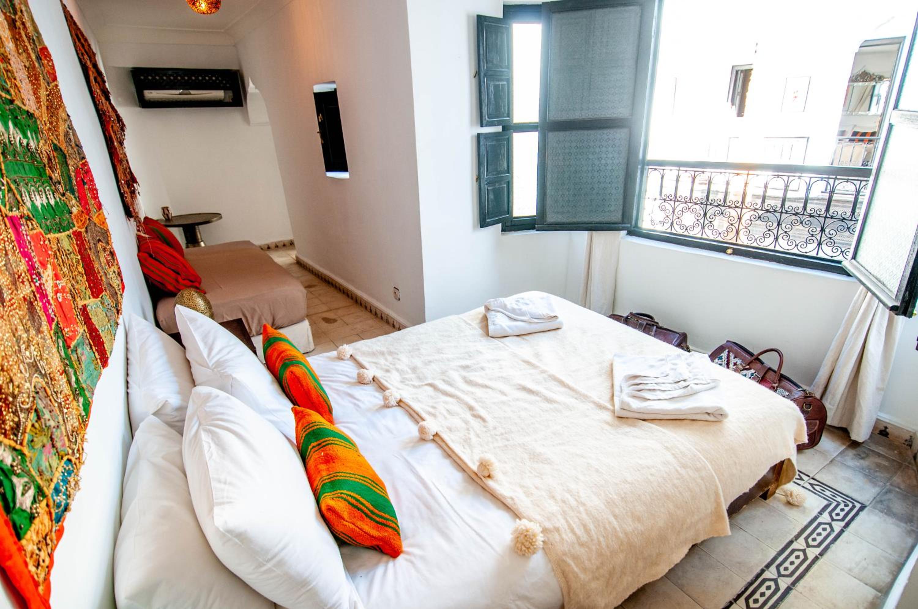 Double or Triple Room with Private Bathroom - Photo 21