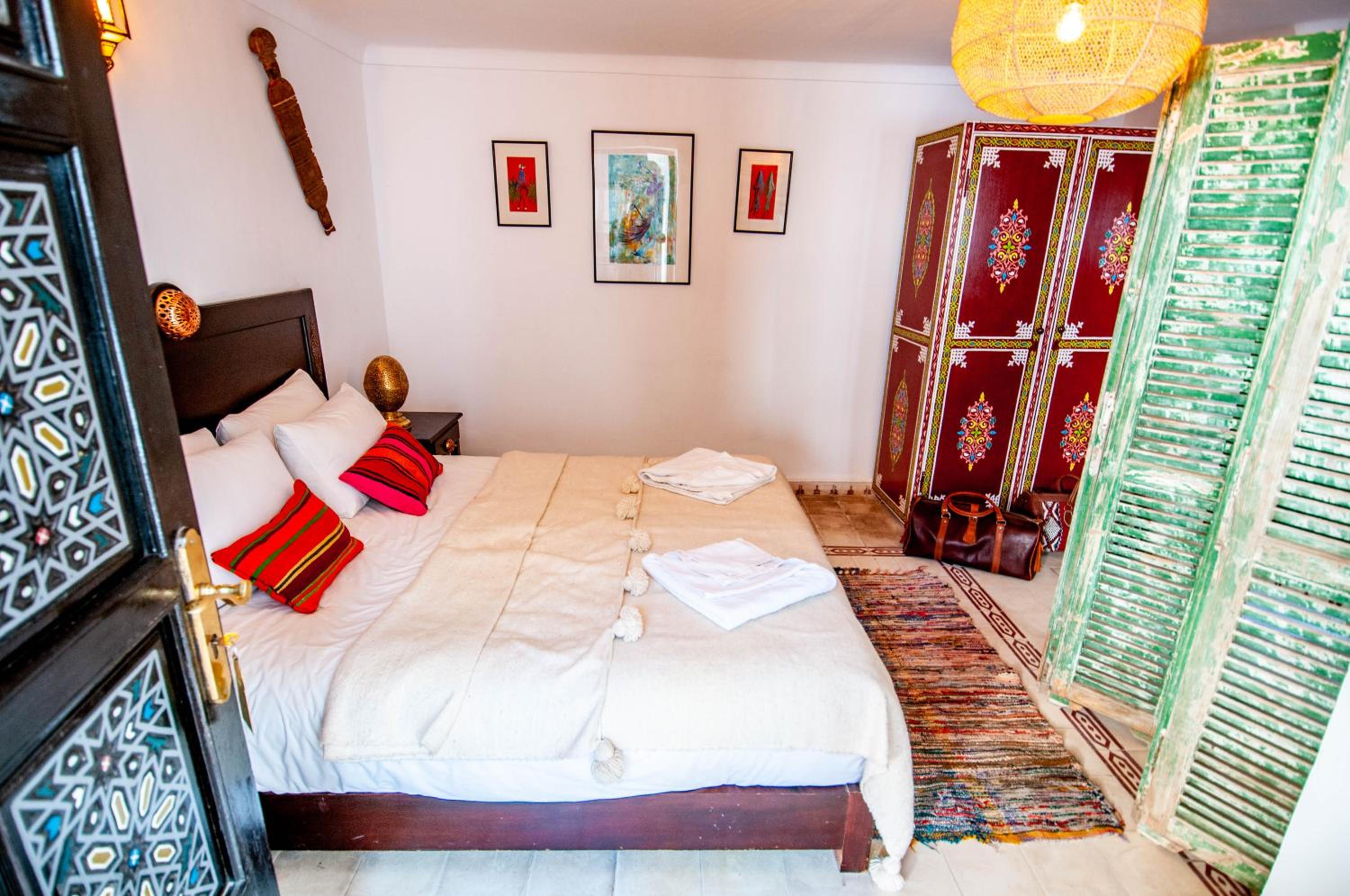 Double or Triple Room with Private Bathroom - Photo 11