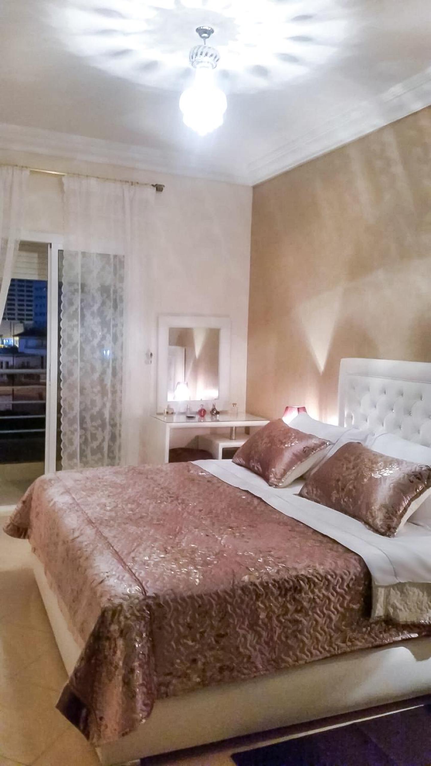 One-Bedroom Apartment - Photo 2