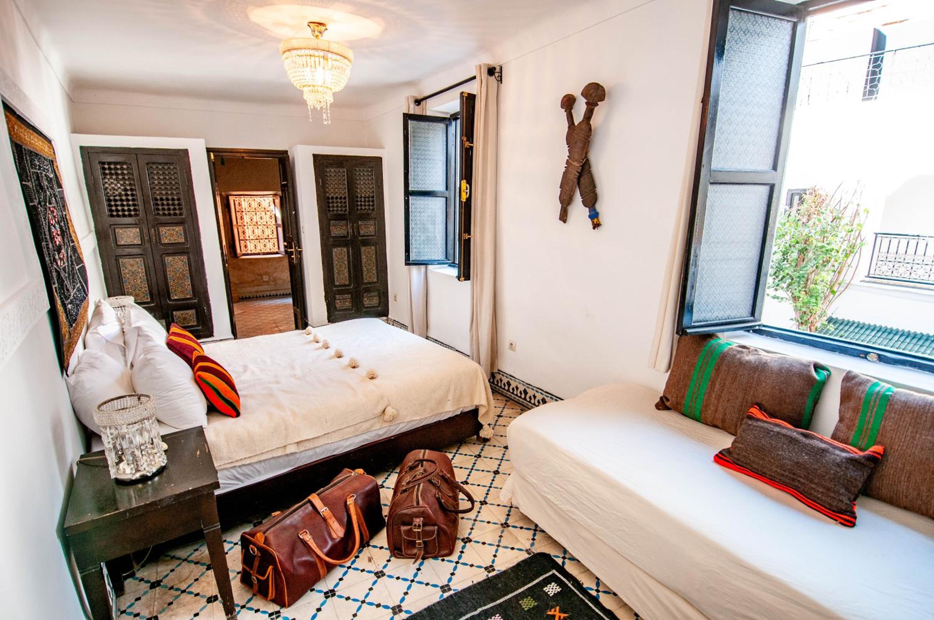 Double or Triple Room with Private Bathroom - Photo 7
