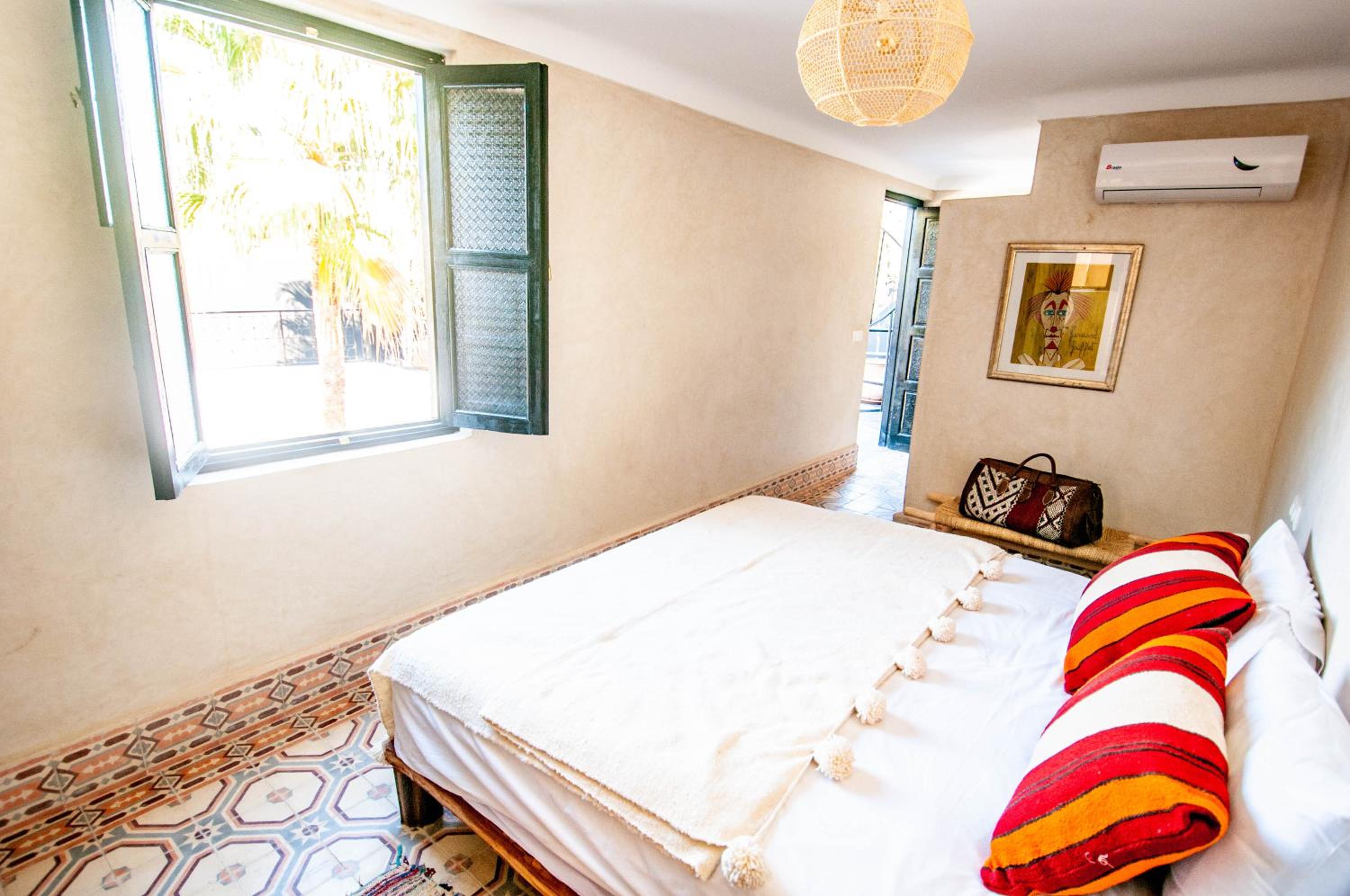 Double or Triple Room with Private Bathroom - Photo 3