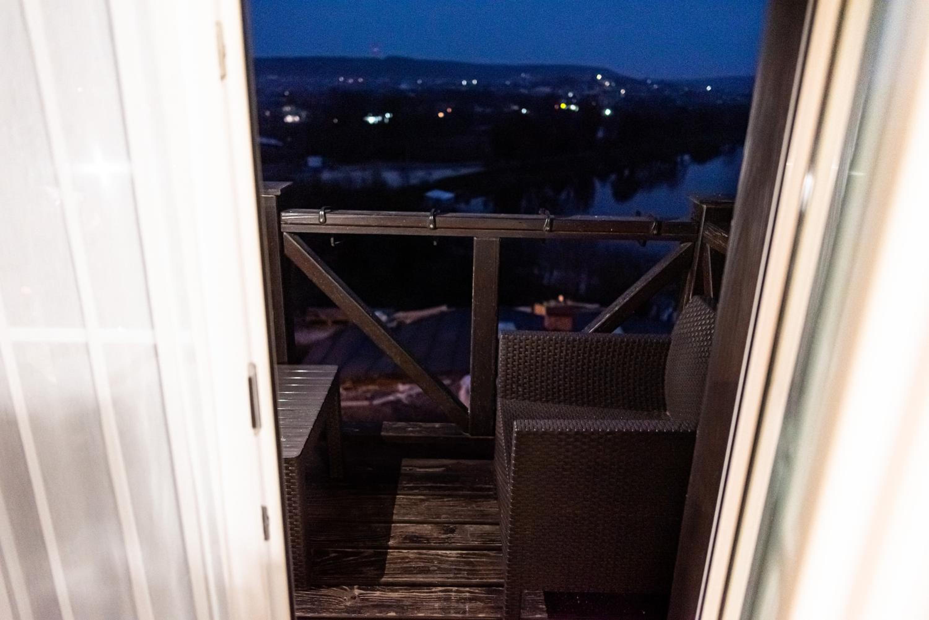 Apartment with Balcony photo 2