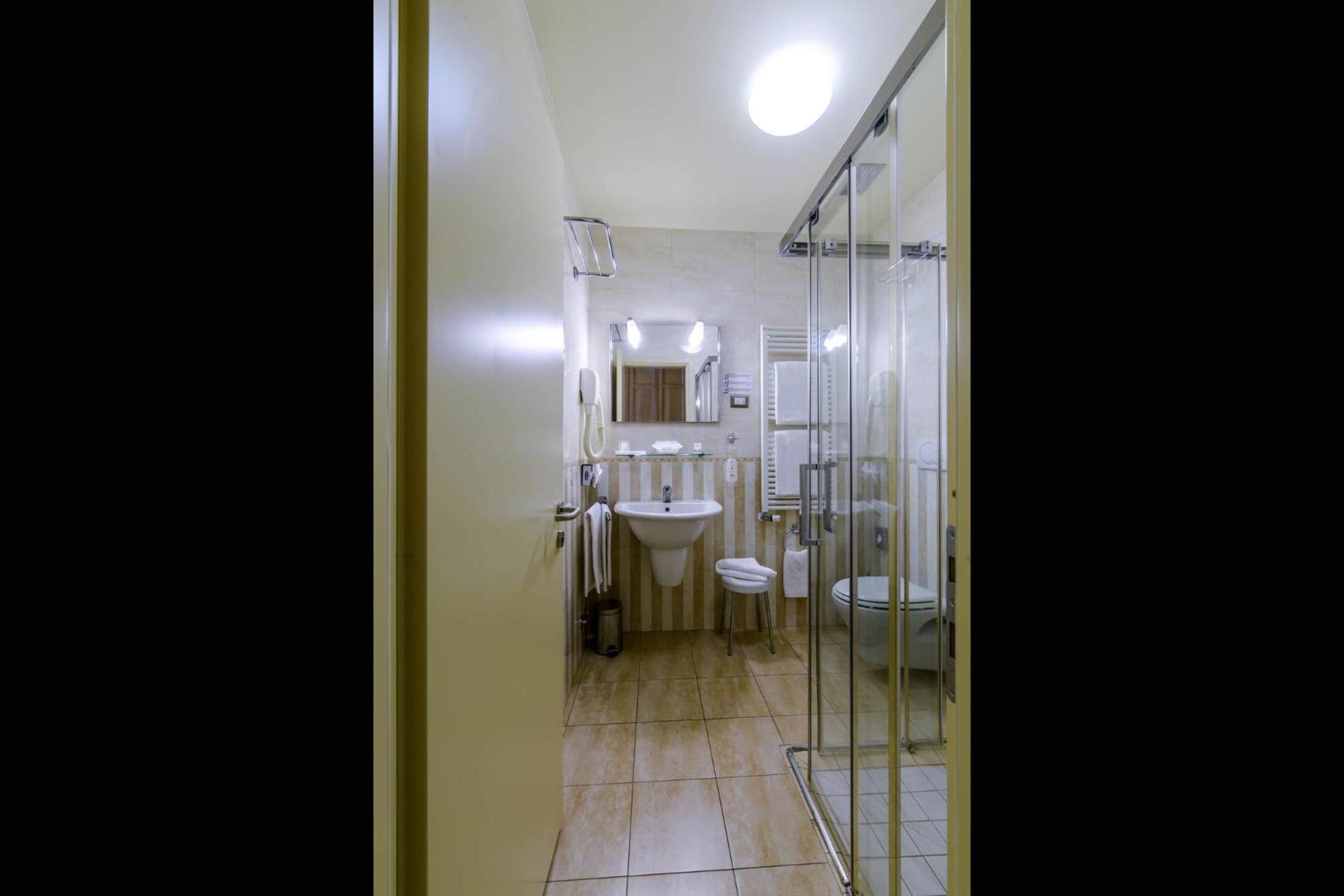 Double or Twin Room photo 2