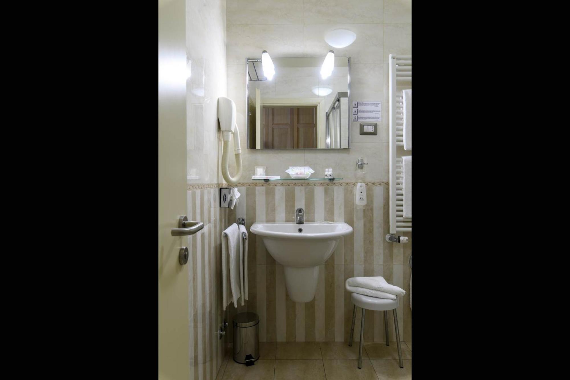 Standard Single Room photo 2