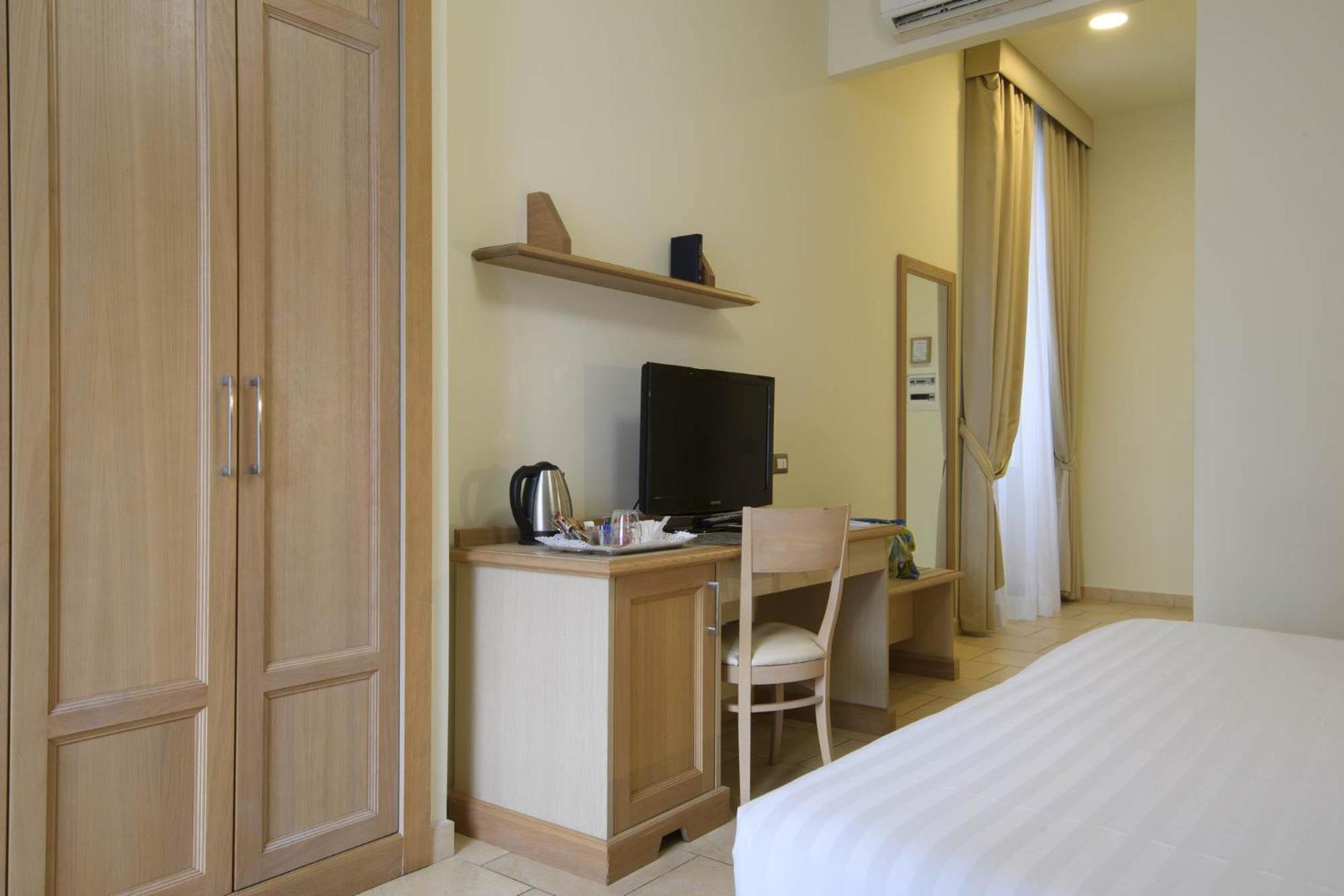 Superior Triple Room photo 3