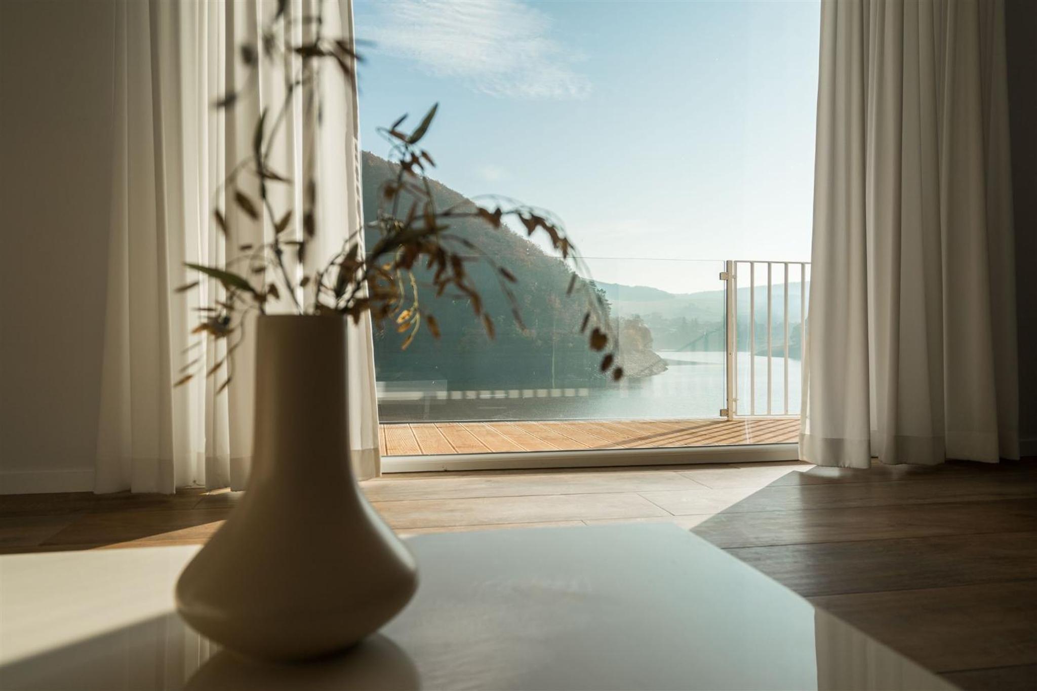 Apartment with Lake View photo 2