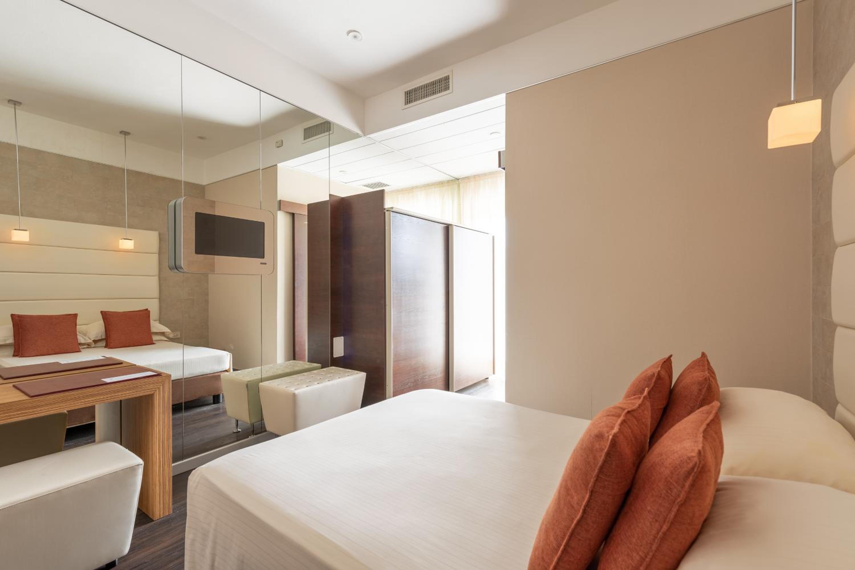 Deluxe Triple Room - Photo 3