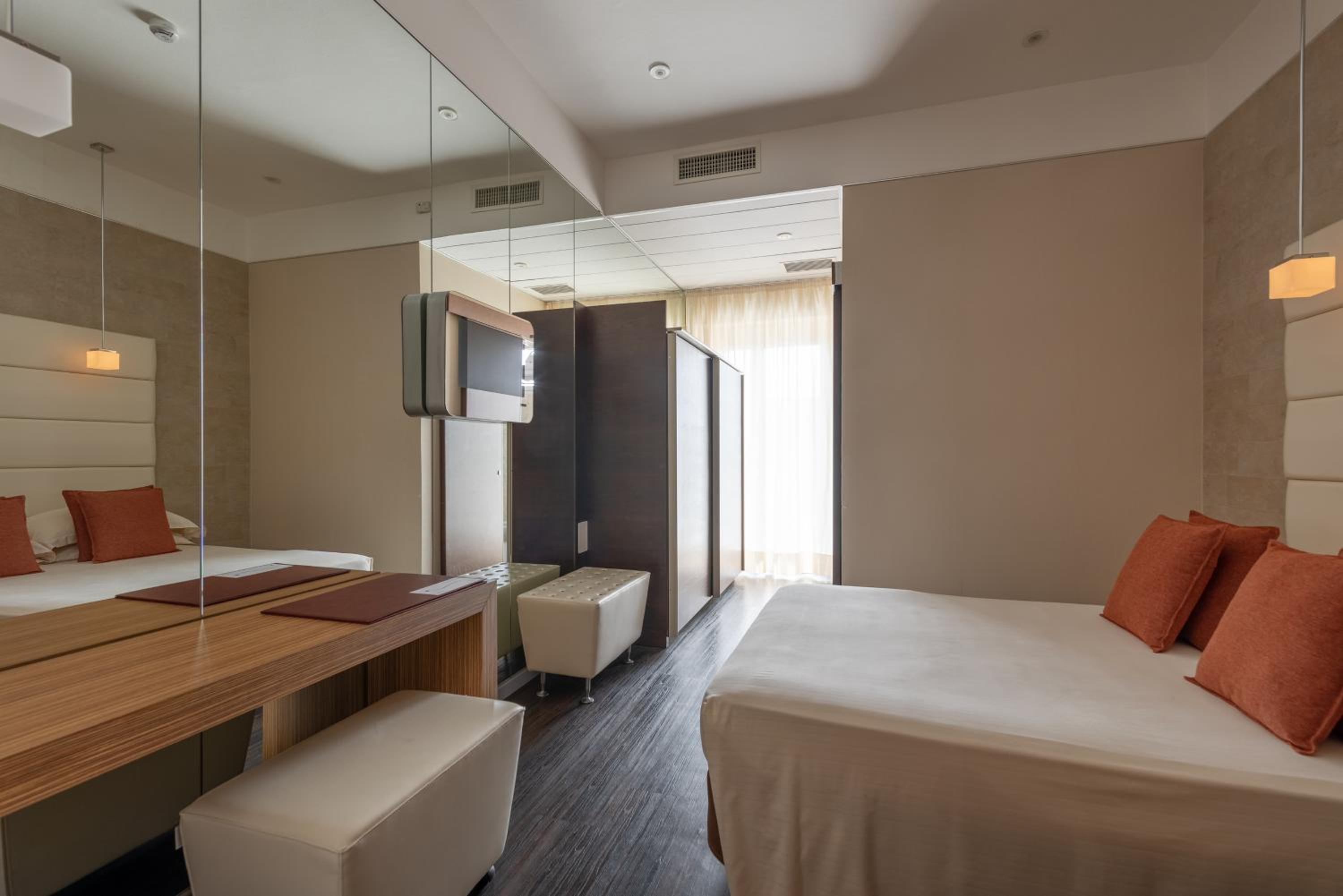 Deluxe Triple Room - Photo 1
