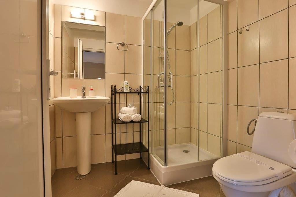Double Room with Private Bathroom photo 3