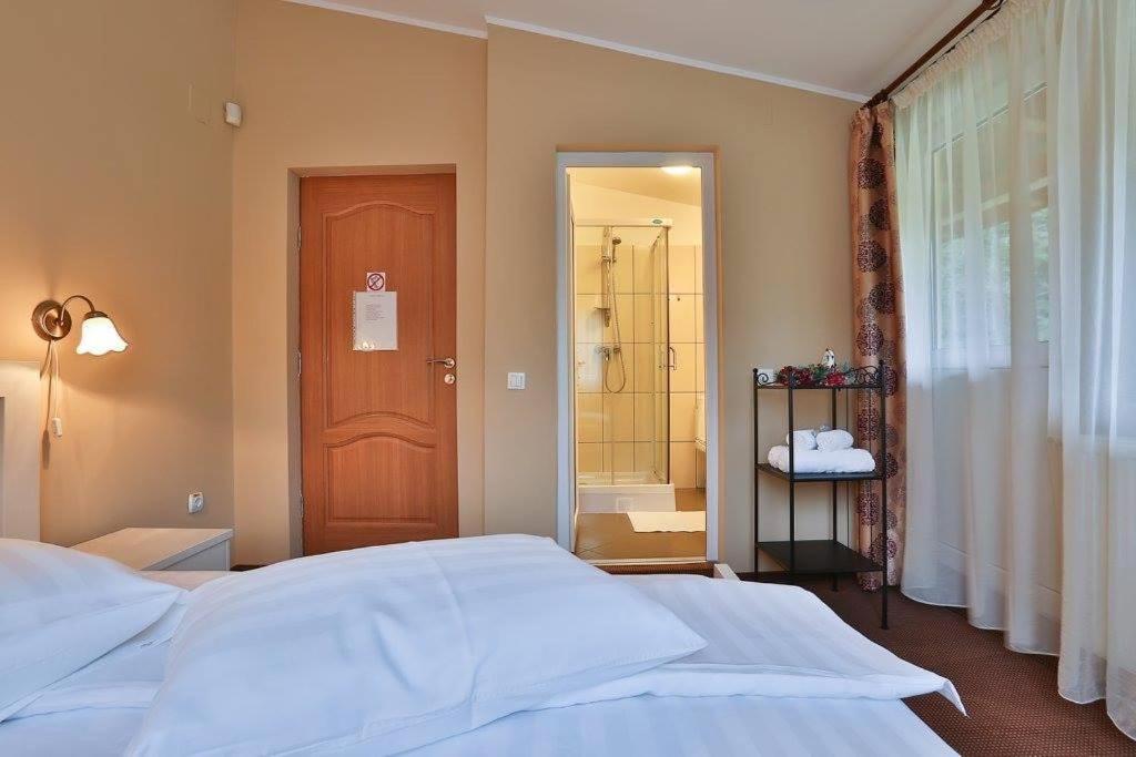 Double Room with Private Bathroom photo 1