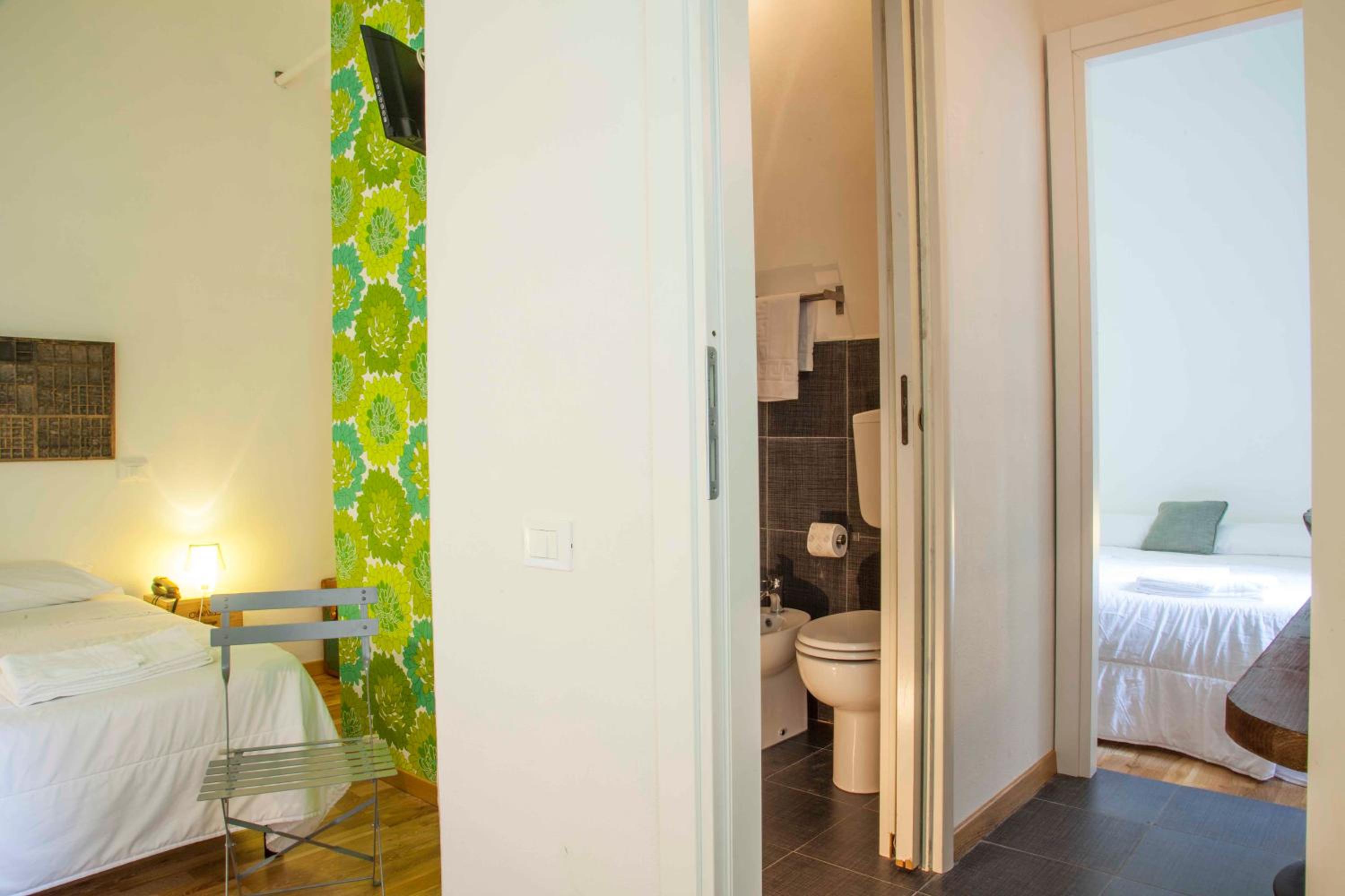 Two Connecting Double Rooms - Photo 2
