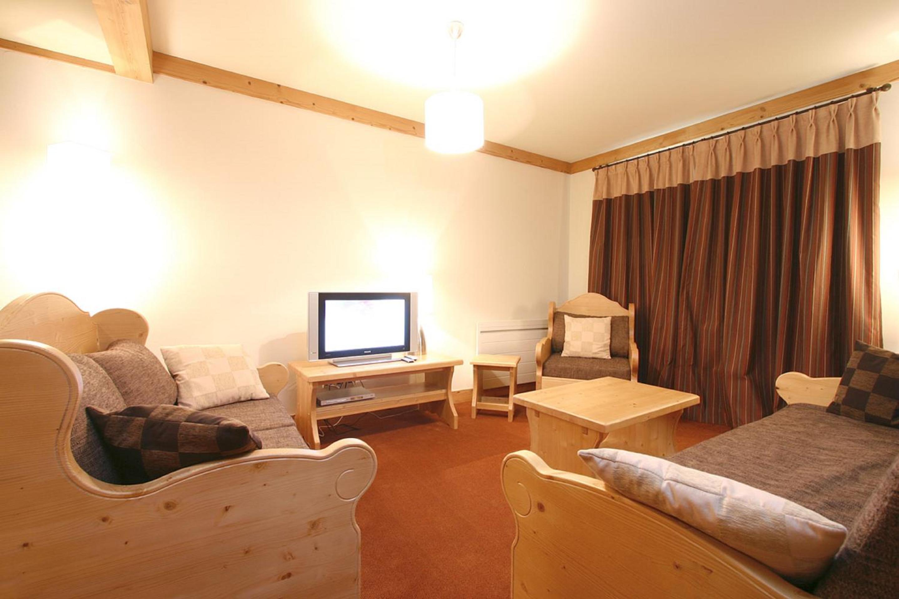 Three-Bedroom Apartment photo 3