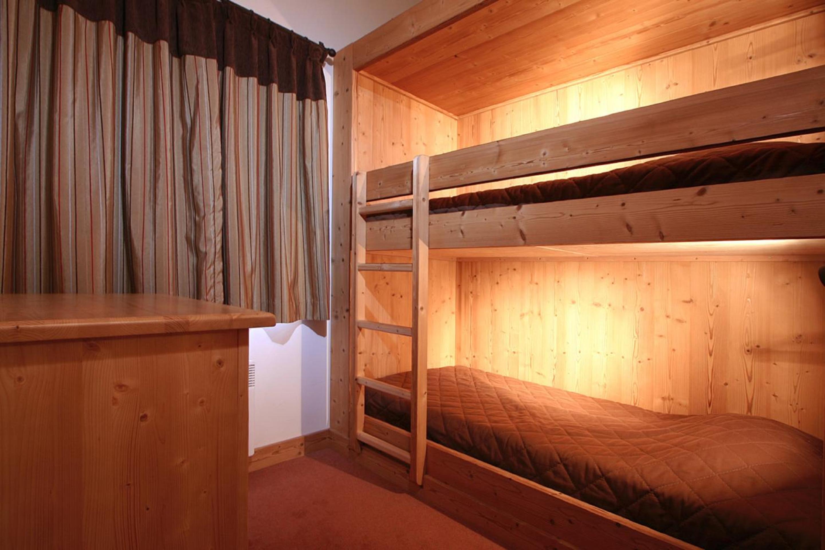 Three-Bedroom Apartment photo 2