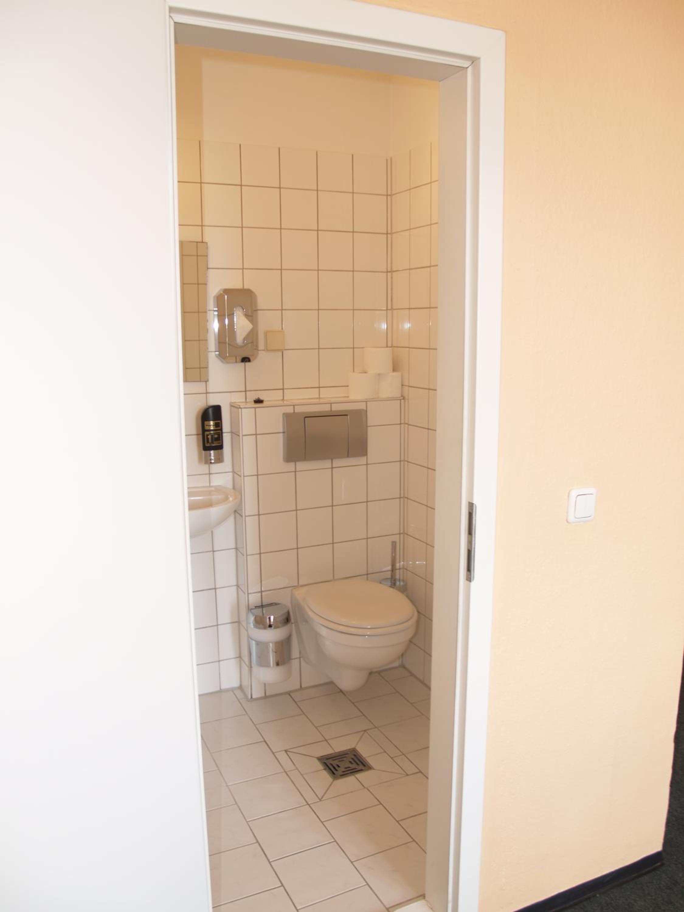 Family Room with Bathroom photo 3