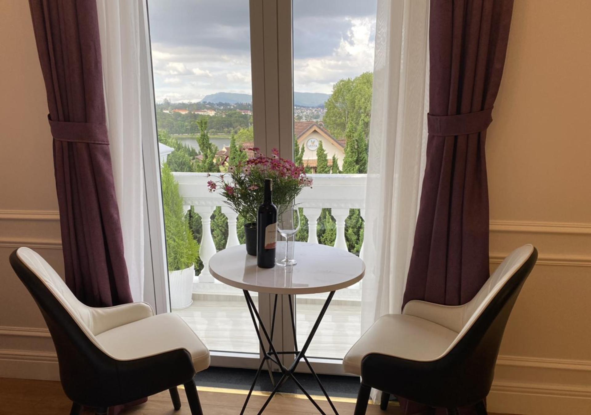 Double Room with Lake View - Photo 17