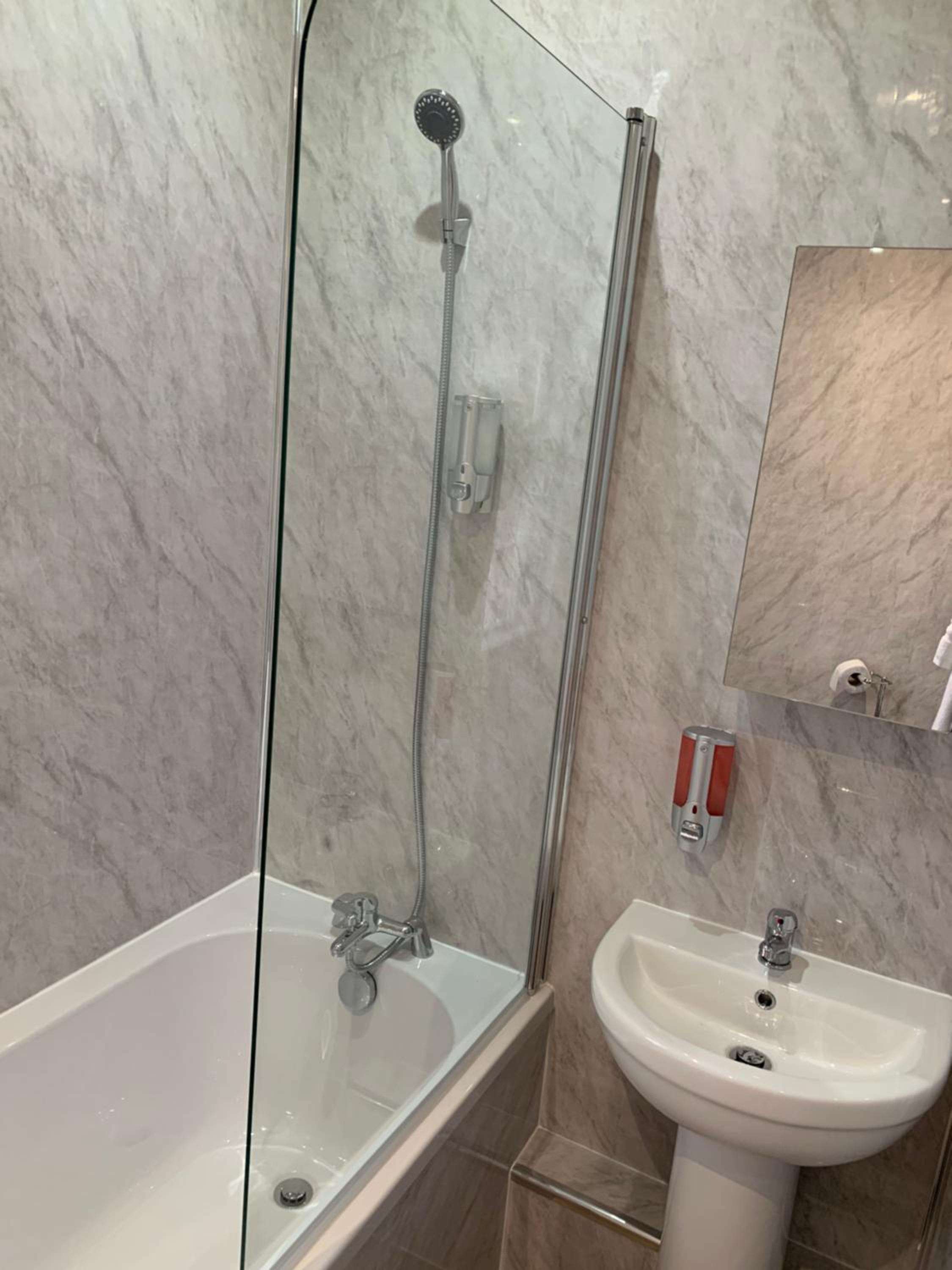 Deluxe Double Room with Bath - Photo 2