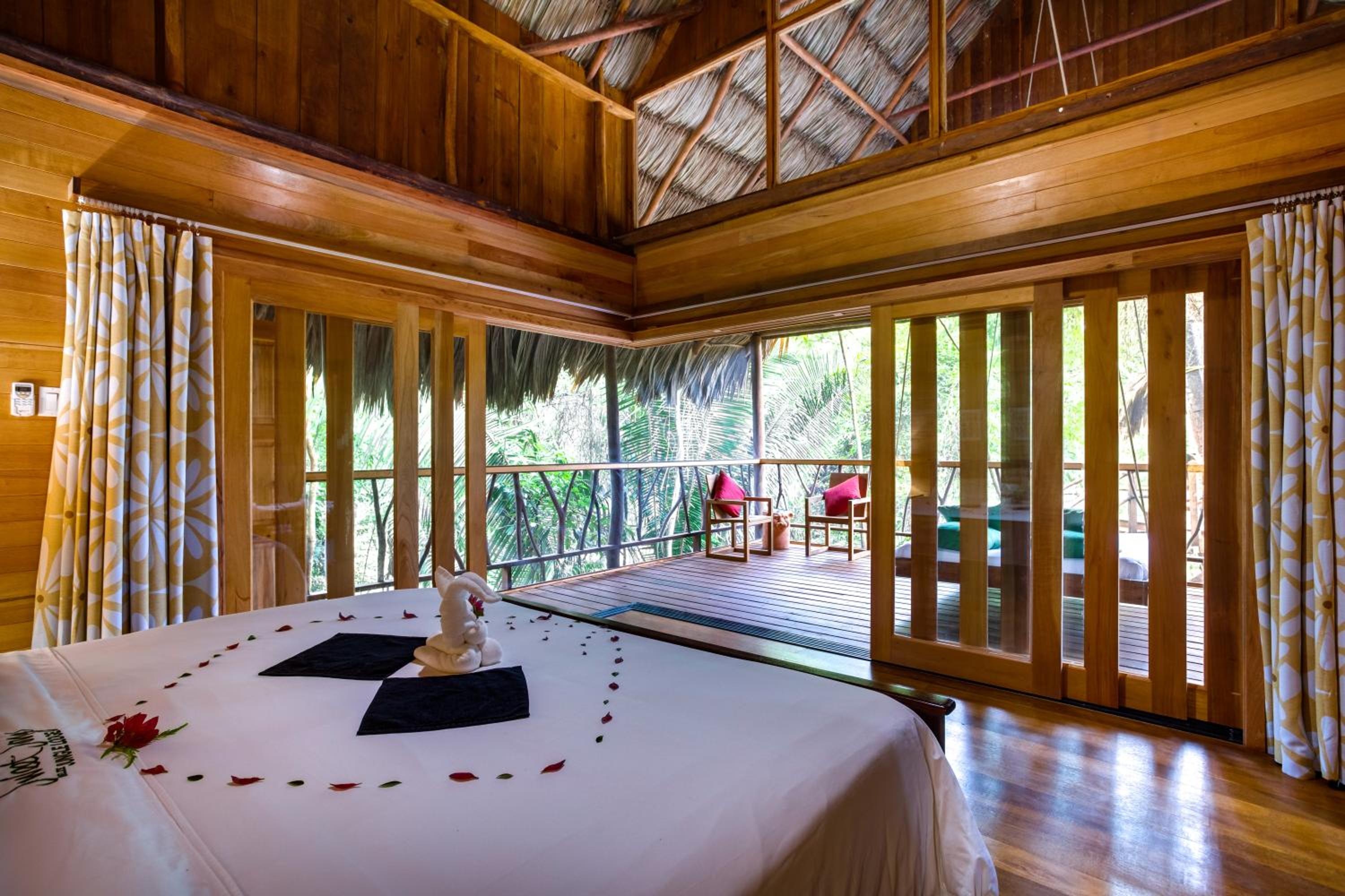 Deluxe Bungalow with Garden View photo 3