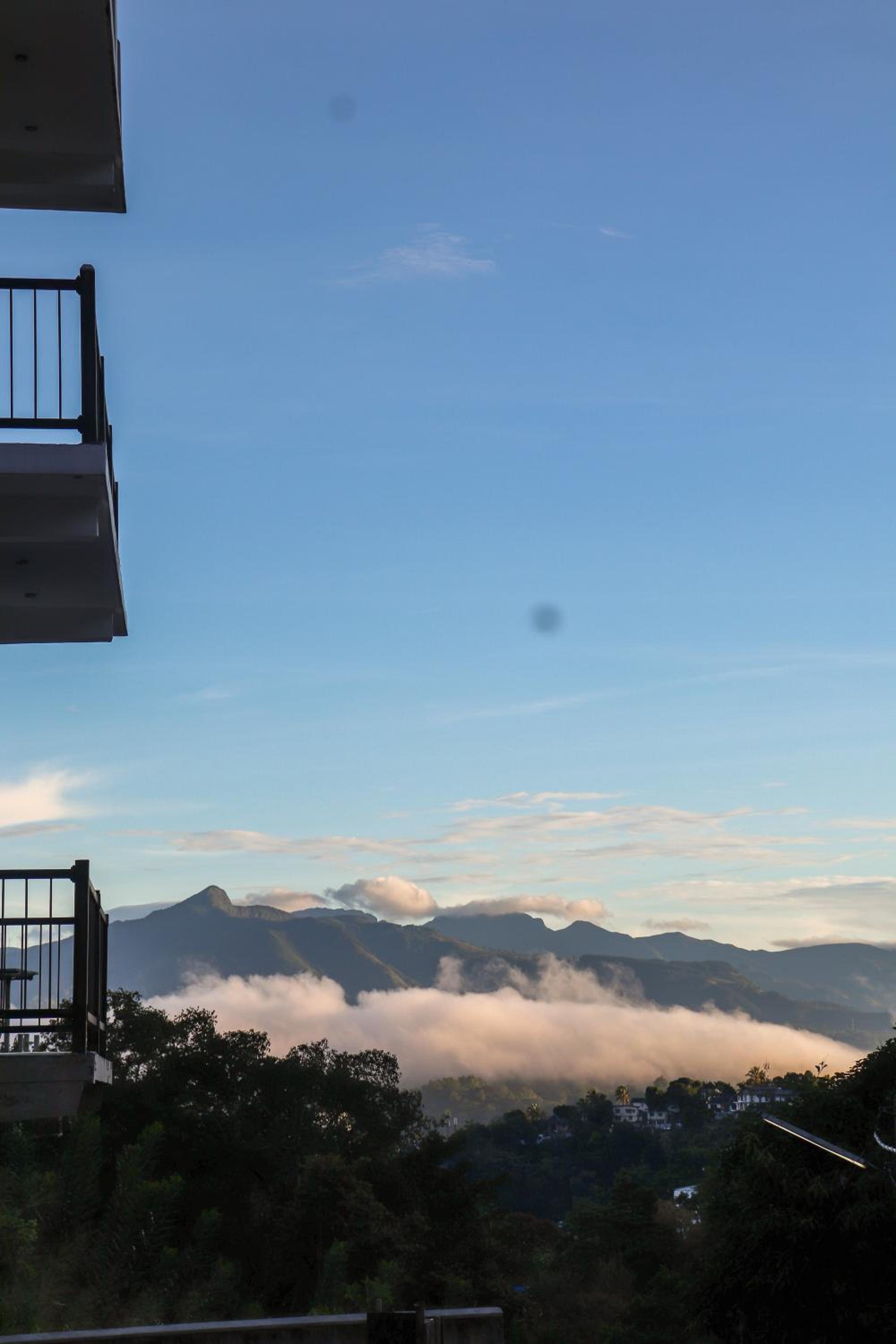 Apartment with Mountain View