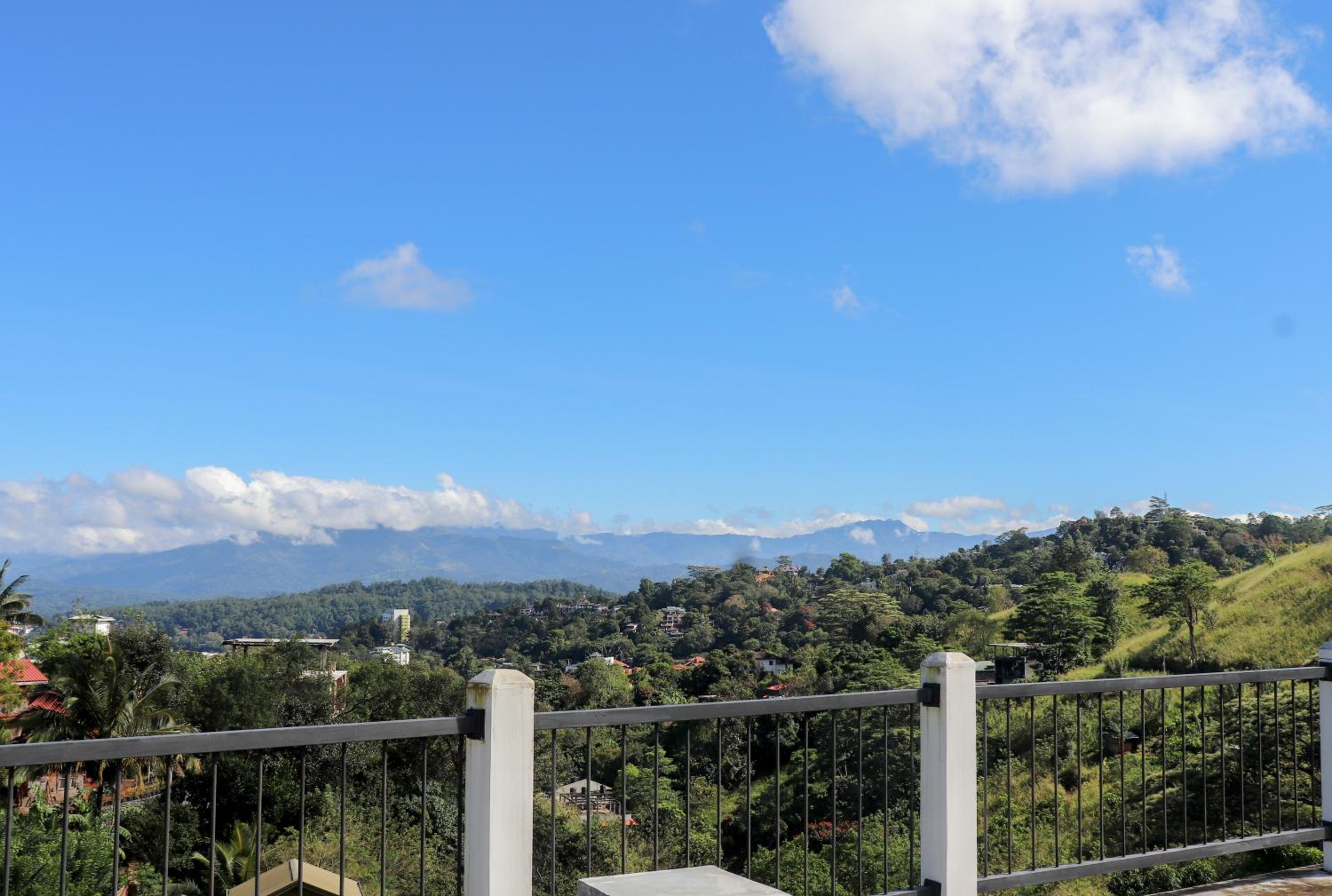 Apartment with Mountain View photo 2
