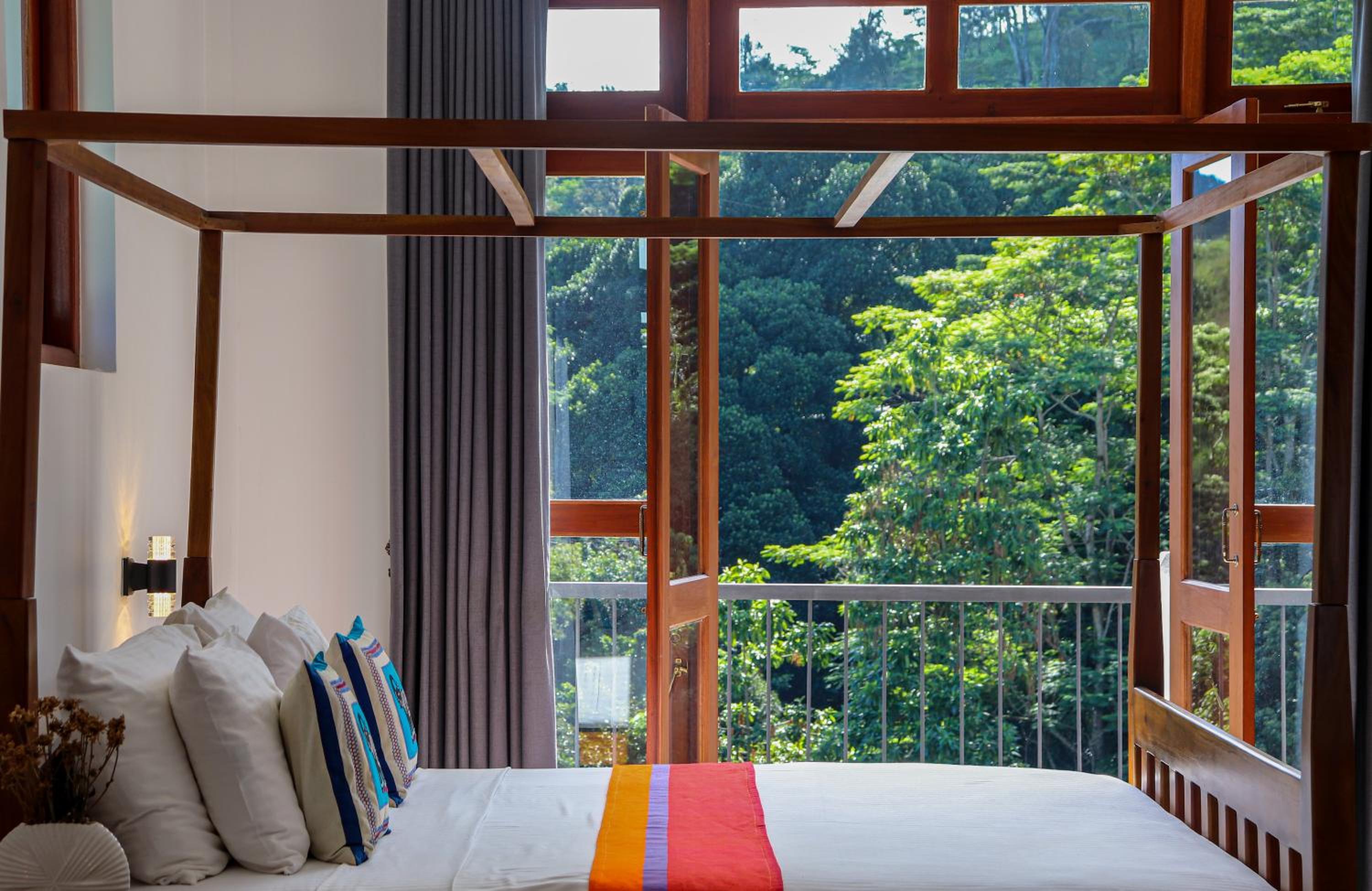 Deluxe Room with Mountain View - One Pickup or Drop to Kandy City Centre per Stay, Extended Check-in & Out (on Availability) photo 2