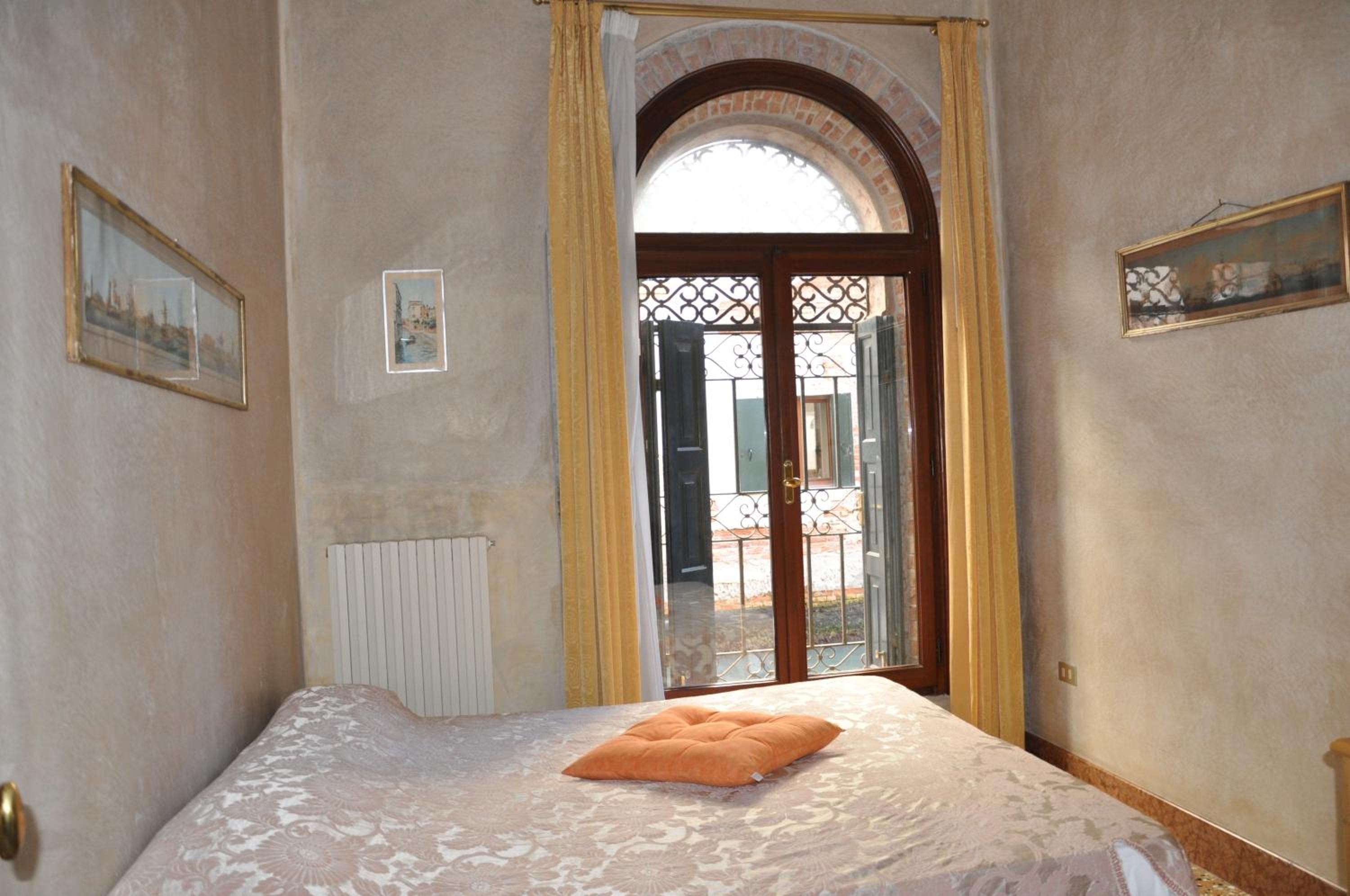 Dimora Giorgione Two-Bedroom Apartment photo 2