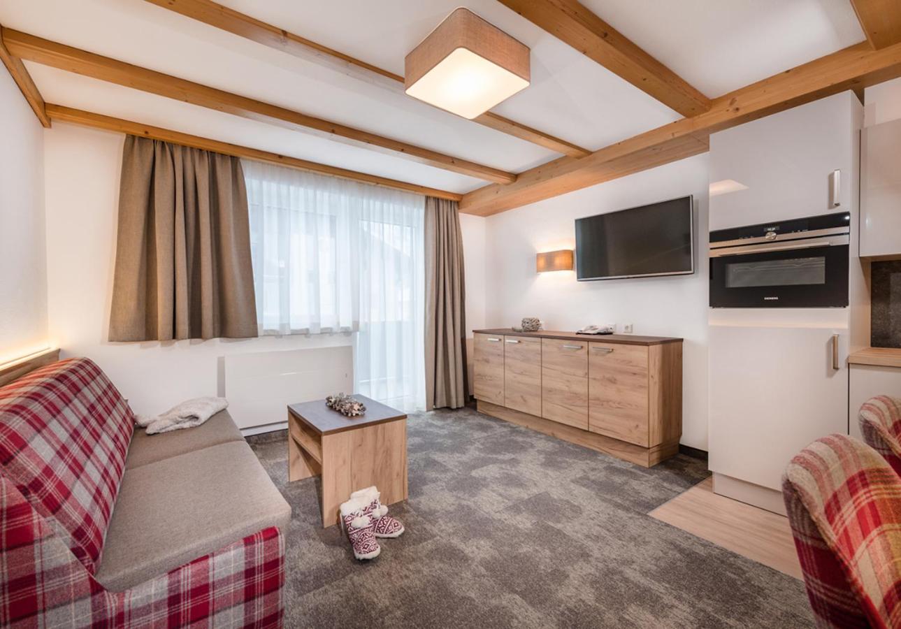 One-Bedroom Apartment with Mountain View photo 1