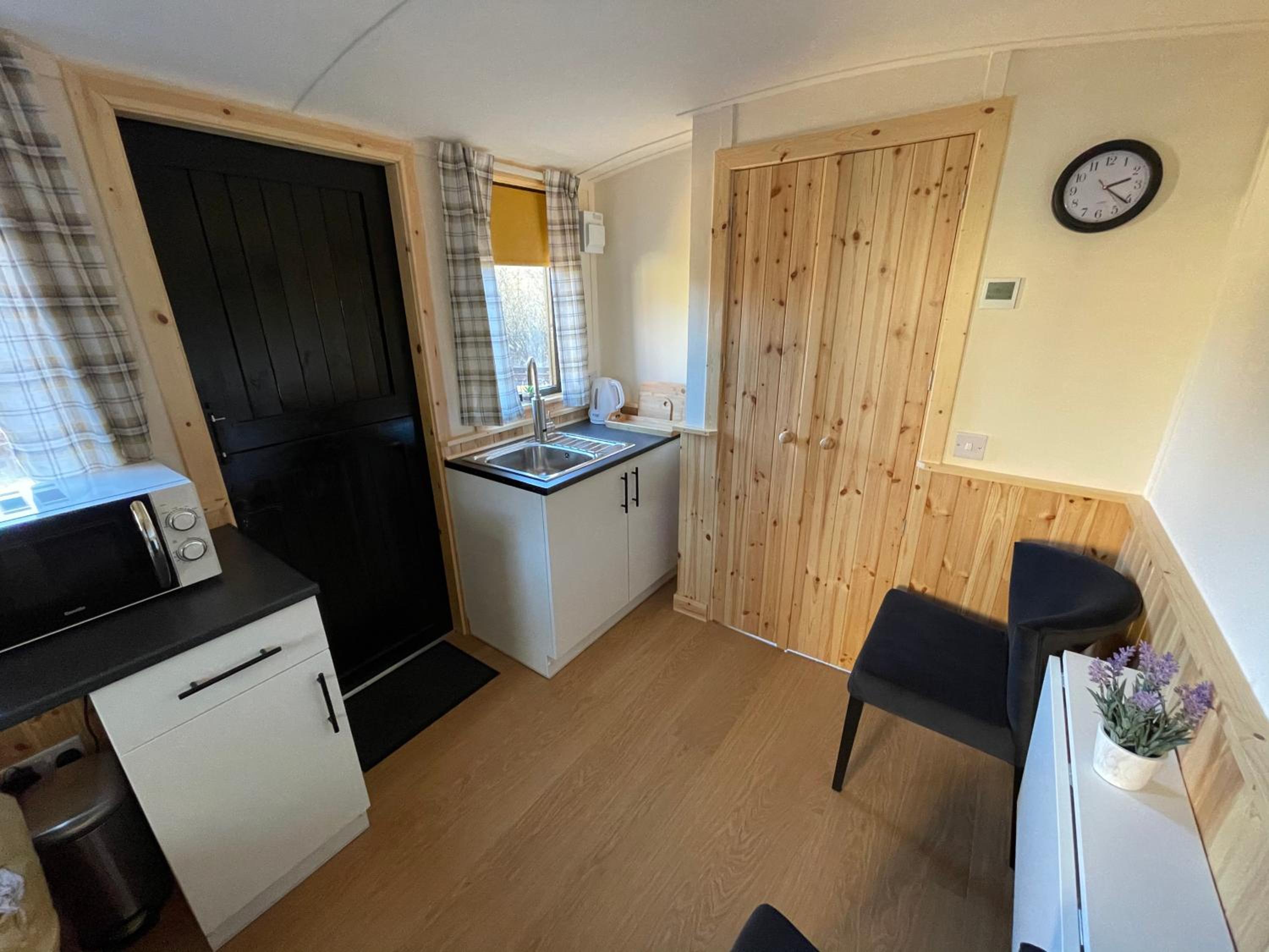 One-Bedroom Apartment - Photo 12