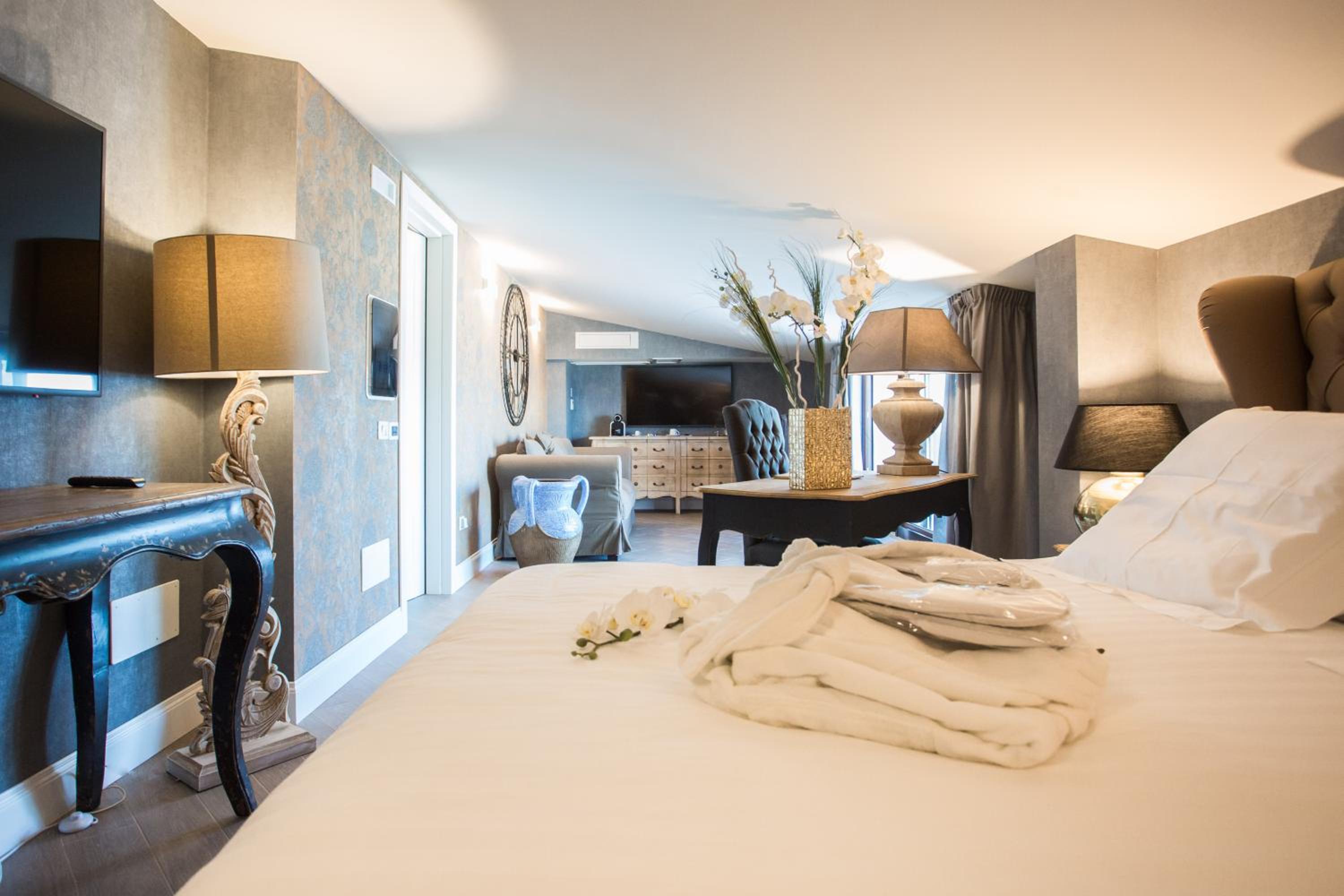 Deluxe Suite with Spa Bath and Terrace