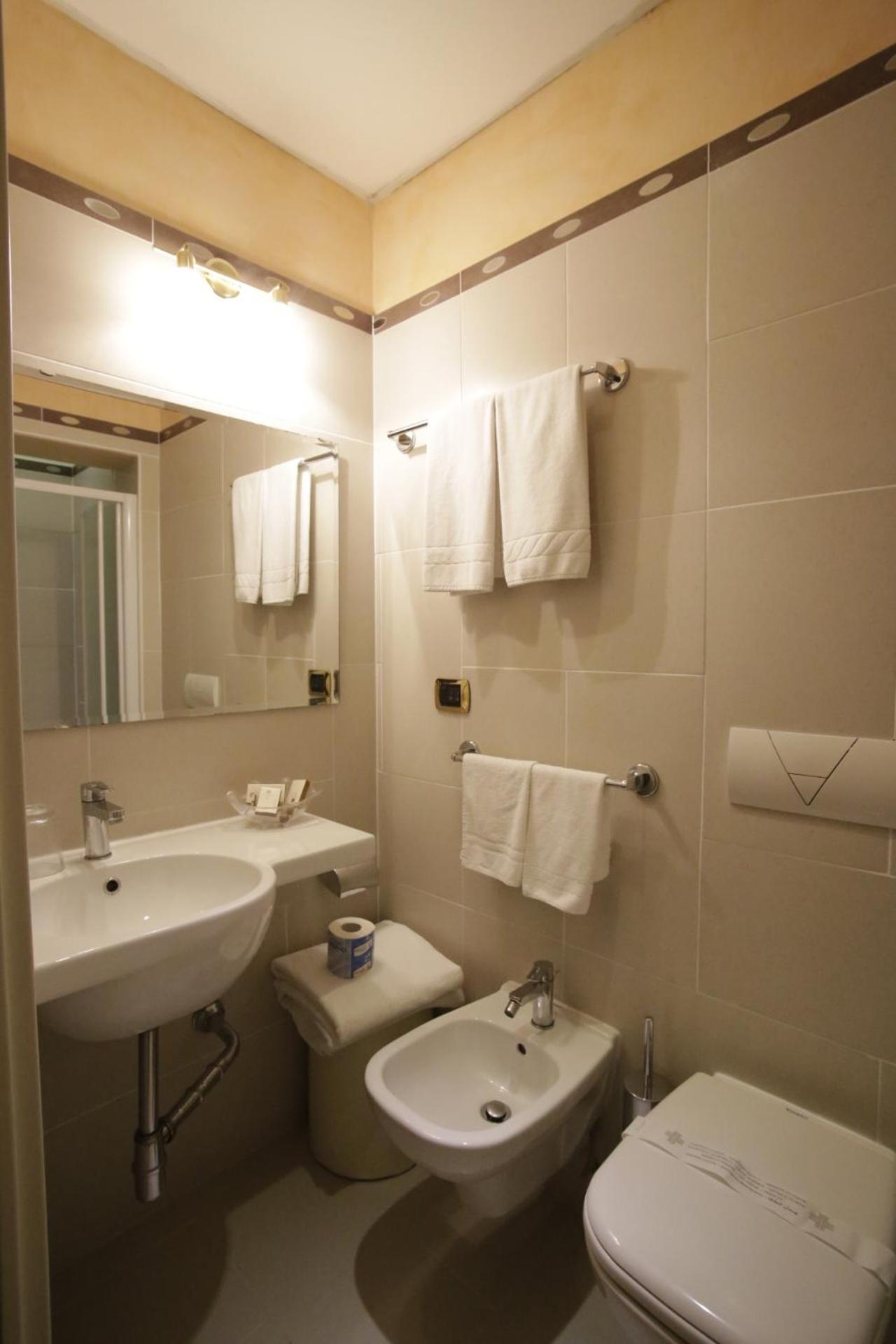 Double Room - Photo 14