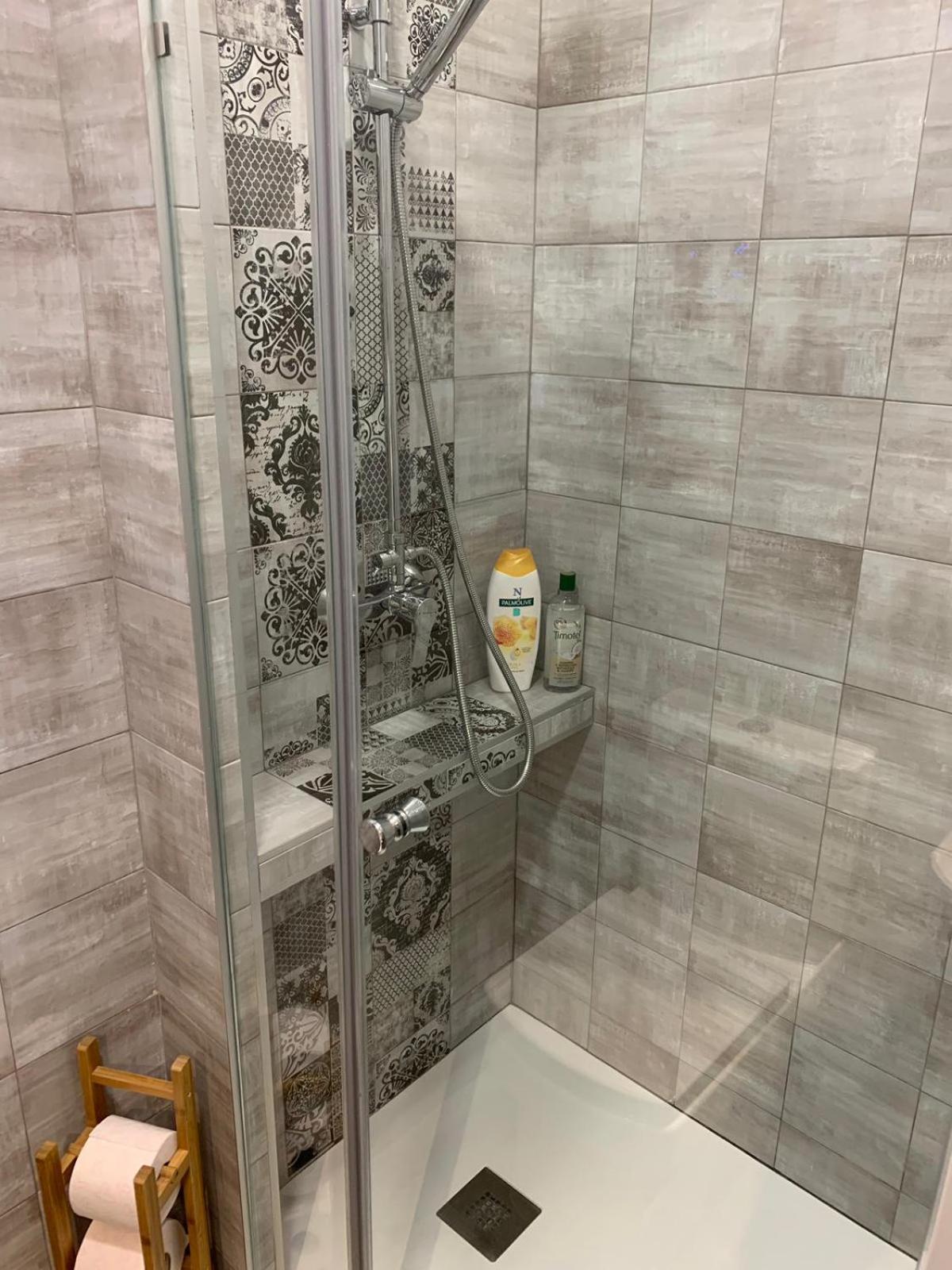 Apartment with Shower - Photo 10