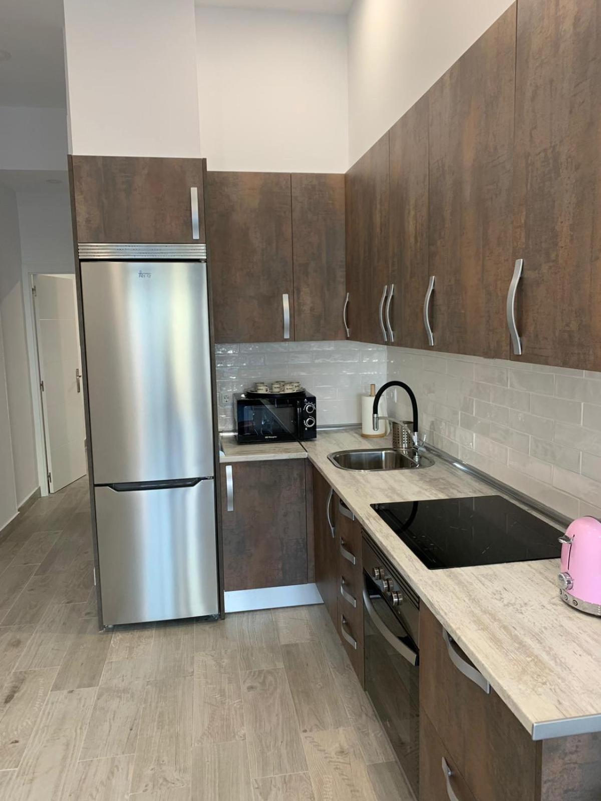 Apartment with Shower - Photo 8