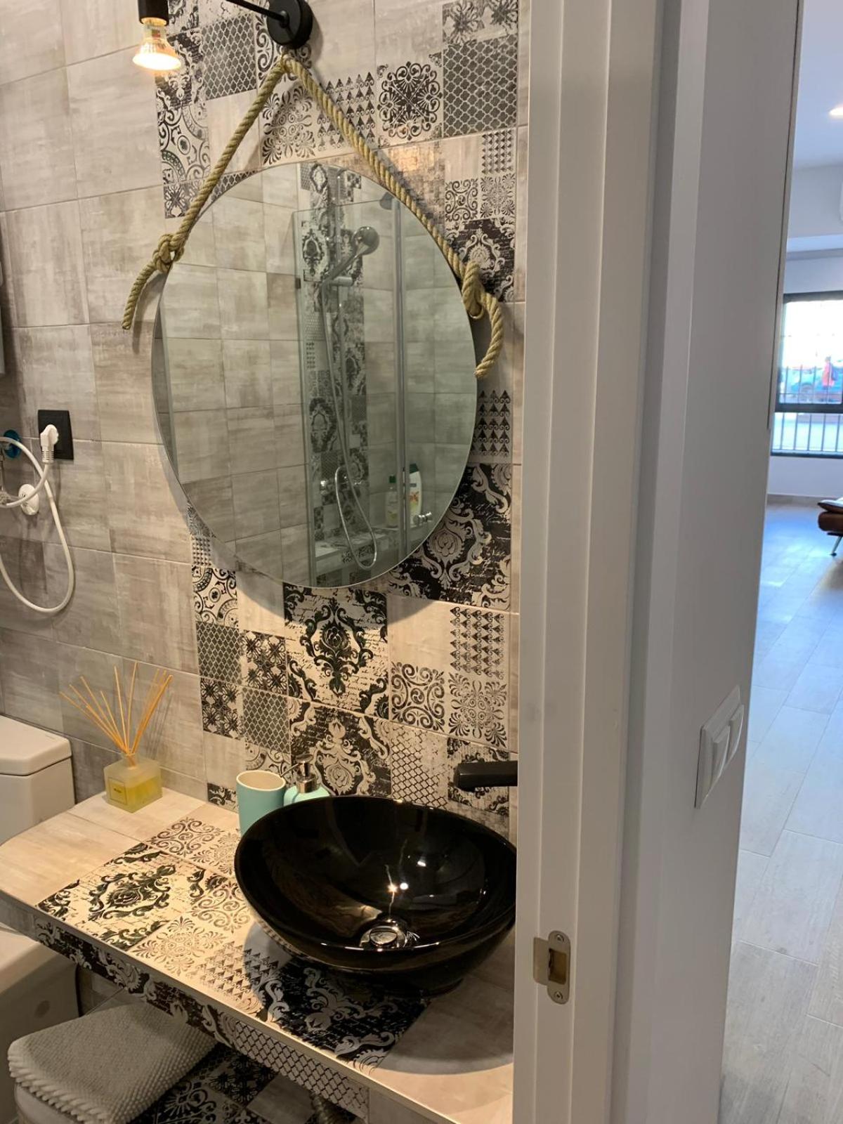 Apartment with Shower - Photo 4