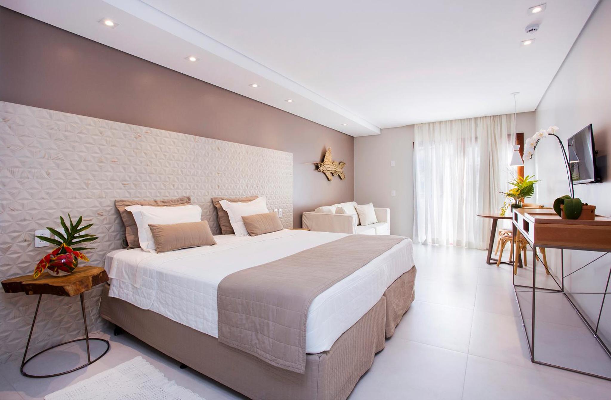  Deluxe room with king size bed photo 1